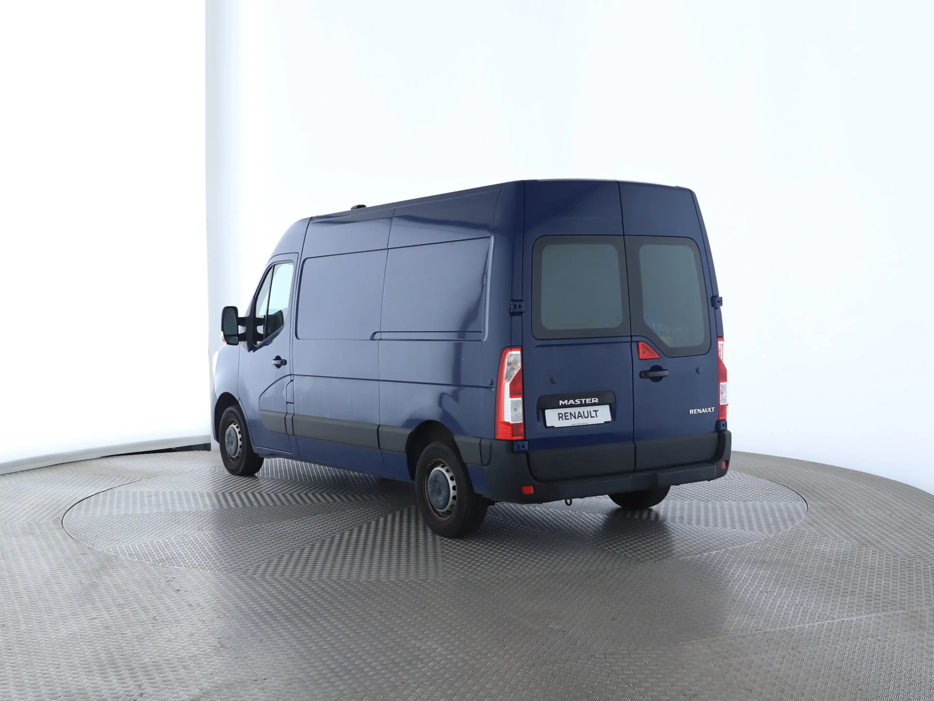 Renault Master 2.3 DCI 180 L2H2 3,5t — photo 8