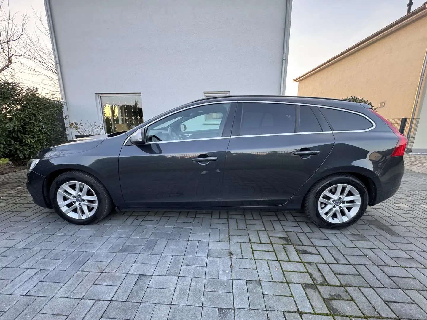 Volvo V60 D4 R-Design - 2