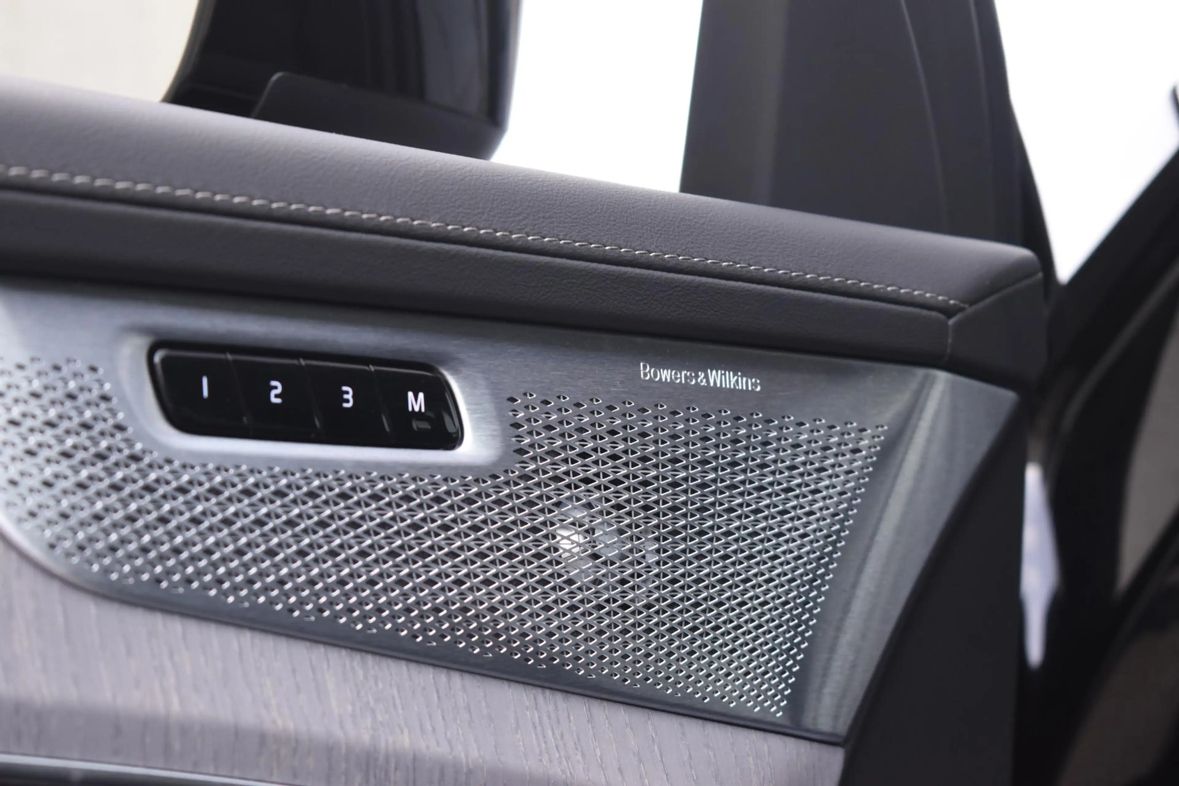 Volvo XC90 T8 455PK Plug-in hybrid AWD Ultra Dark / Bowers & — photo 11