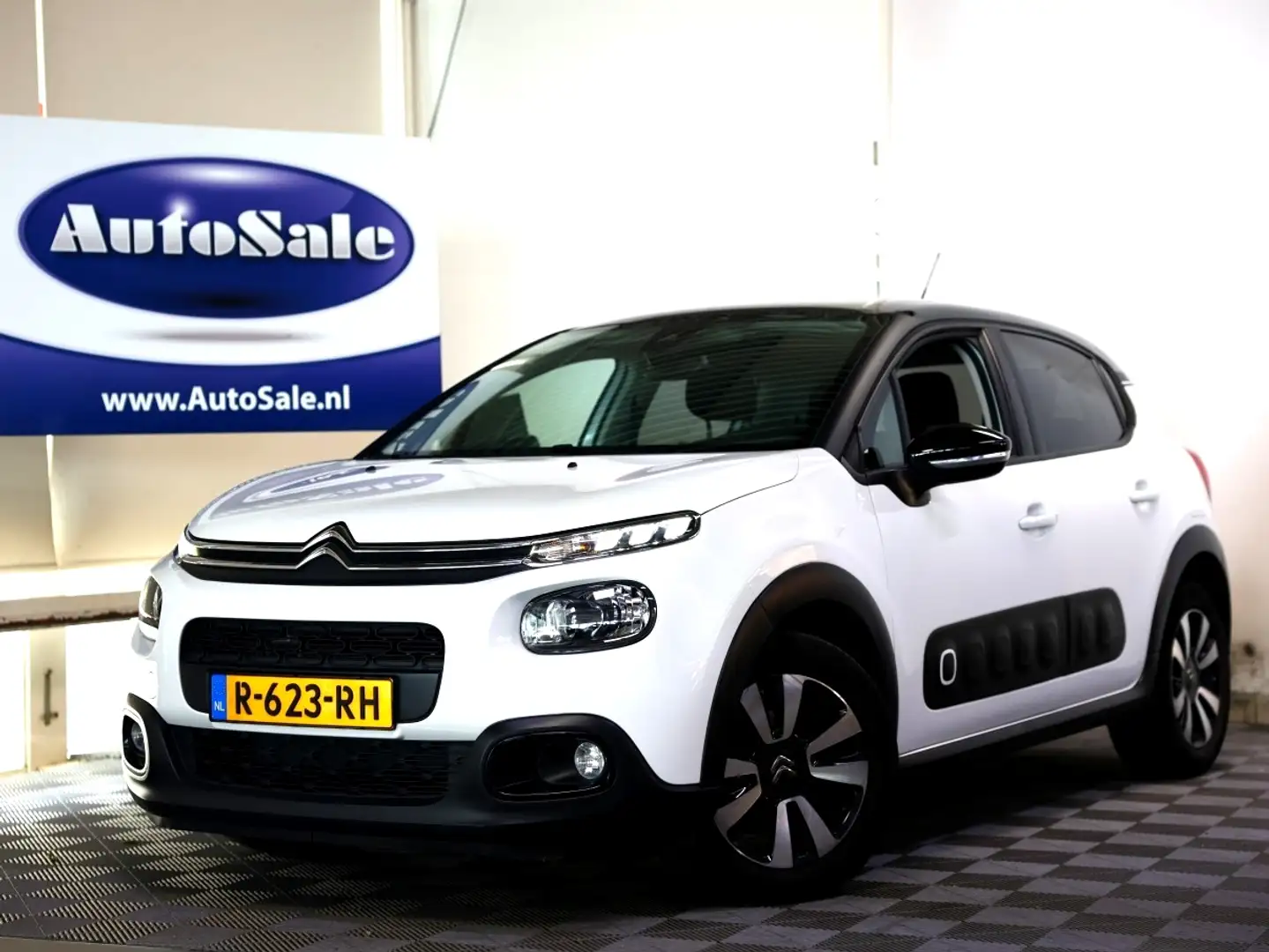 Citroen C3 1.2 PureTech Shine AUTOMAAT PANO CARPLAY '20 Bianco - 1