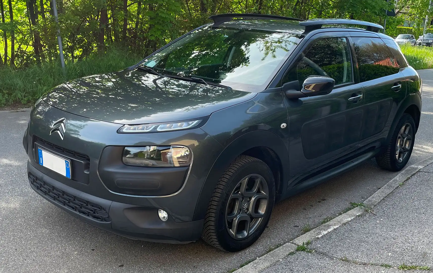 Citroen C4 Cactus 1.6 bluehdi Shine 100cv Šedá - 2
