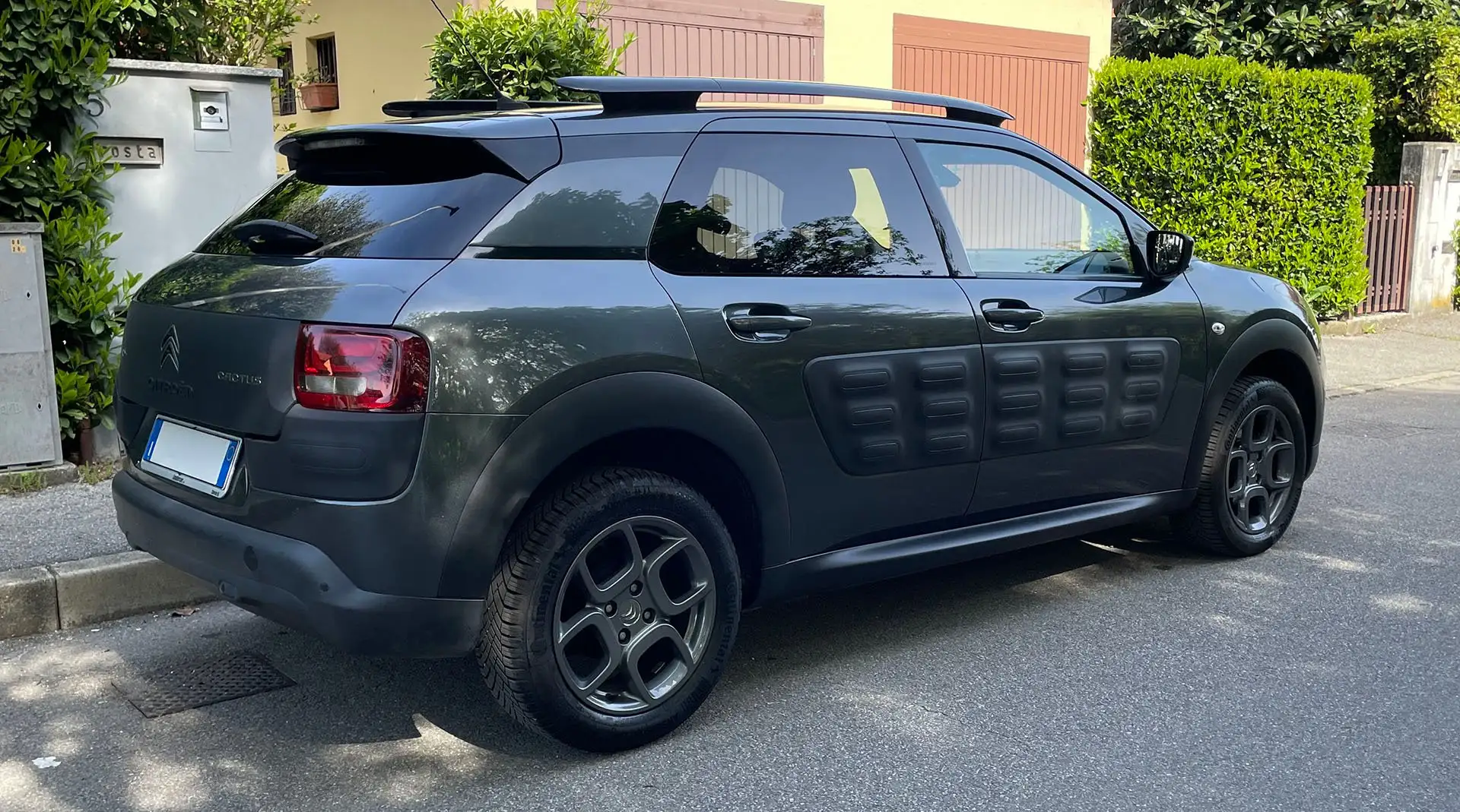 Citroen C4 Cactus 1.6 bluehdi Shine 100cv Šedá - 1