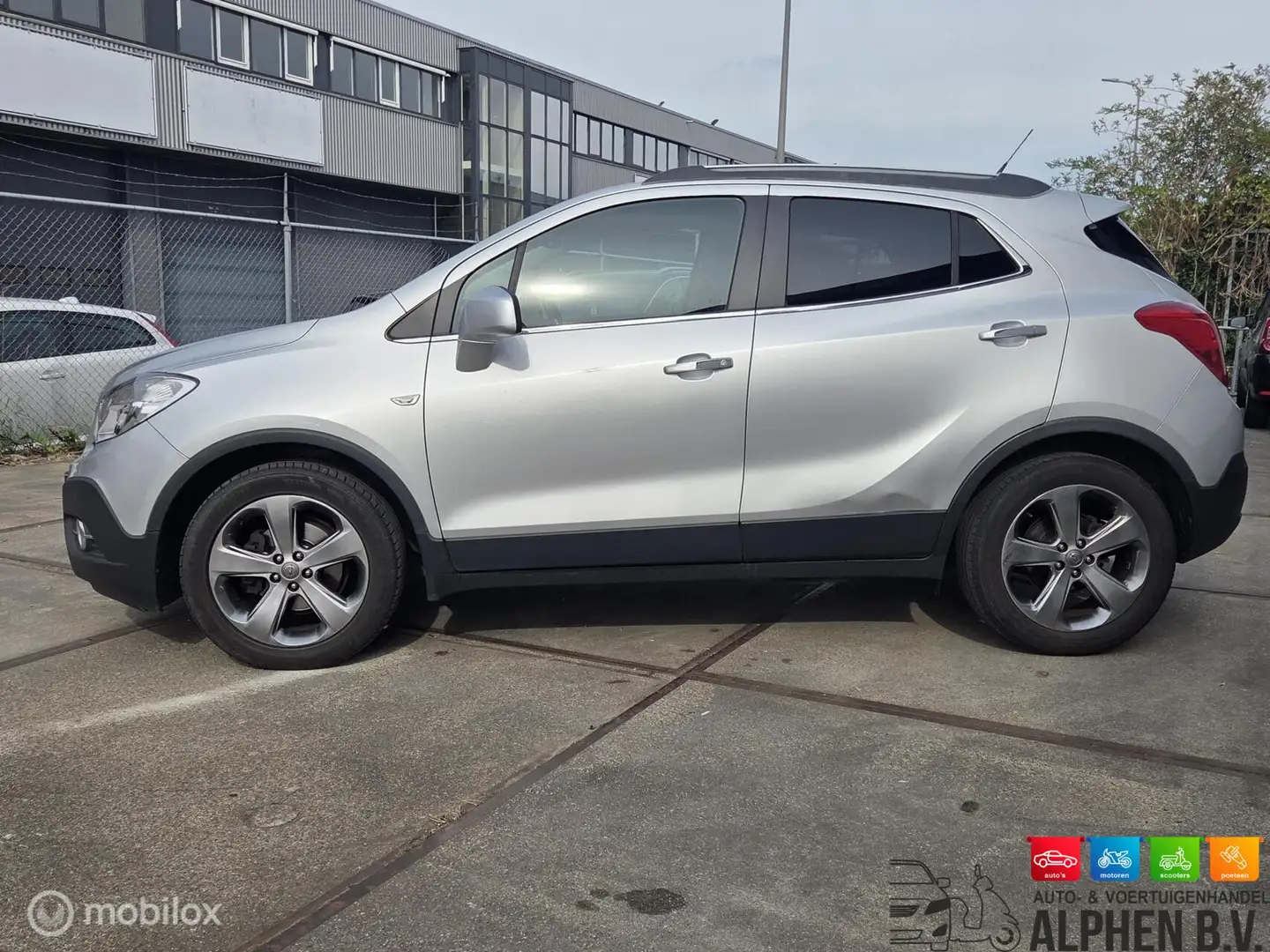 Opel Mokka 1.4 T Edition 4x4 - Pano - Nap - Trekhaak - Grijs - 2