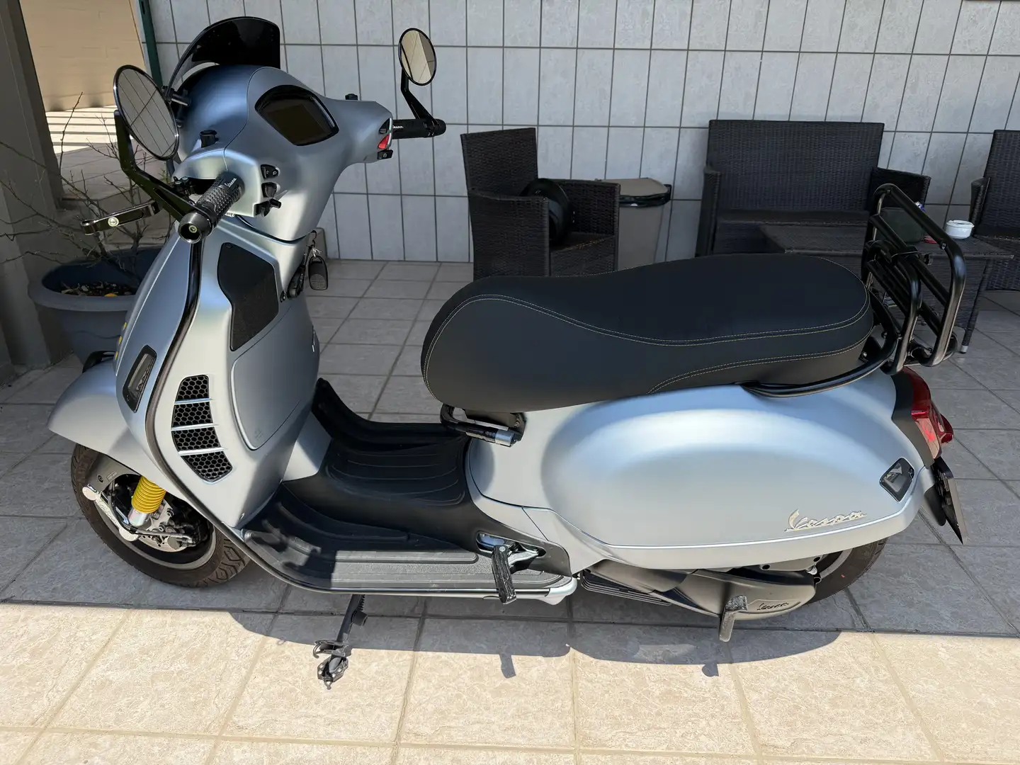 Vespa GTS Super Tech 300 grigio delicato opaco - 1