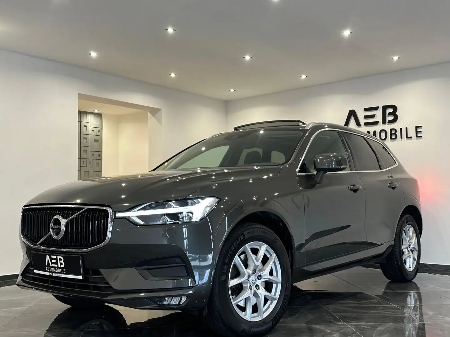 Volvo XC60 B4 2WD Momentum Pro Mild-Hybrid**HEAD-UP**PANO**S - 2