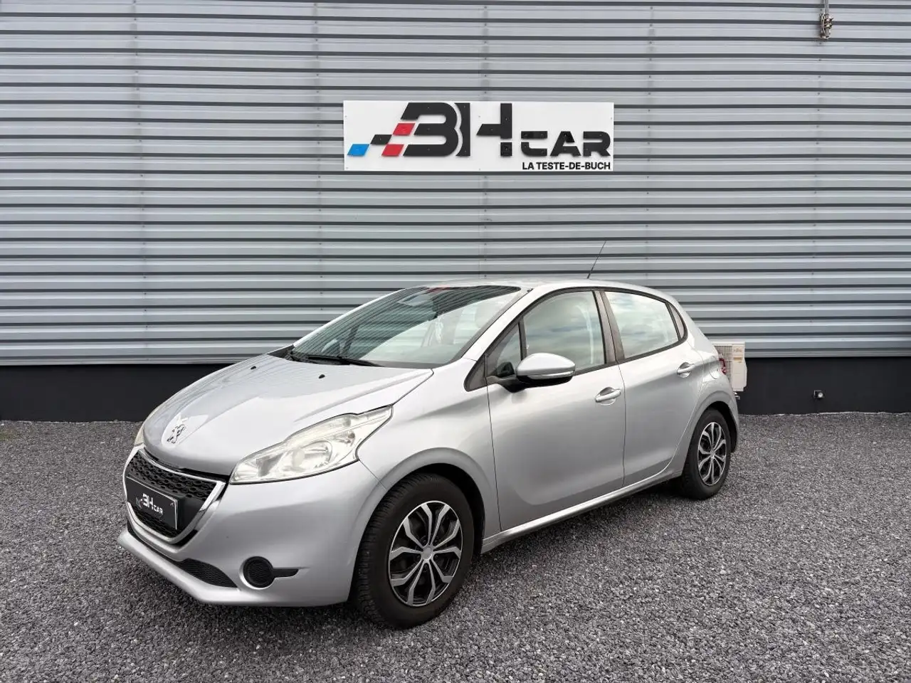 Peugeot 208 208