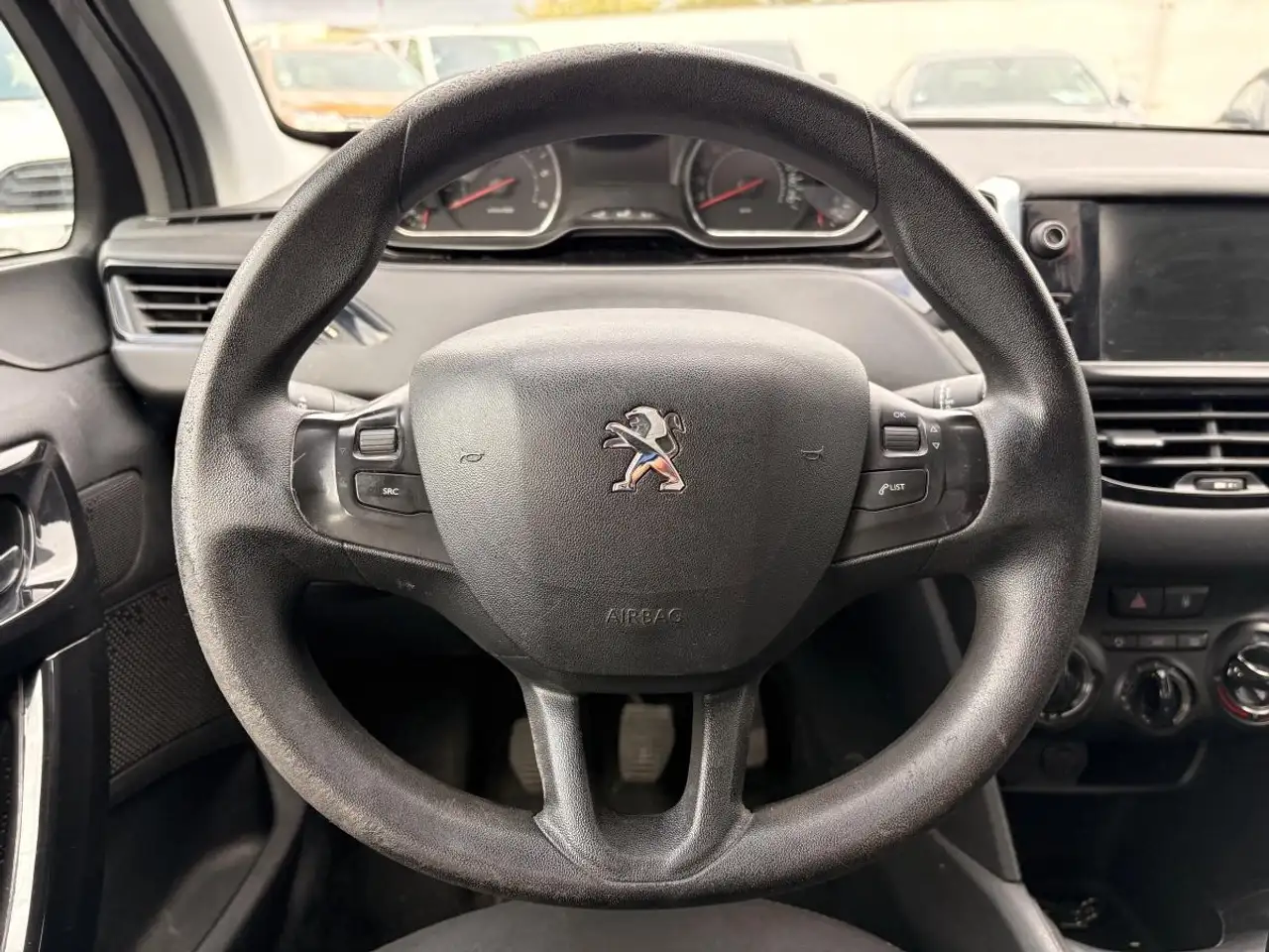 Peugeot 208 208 — photo 8
