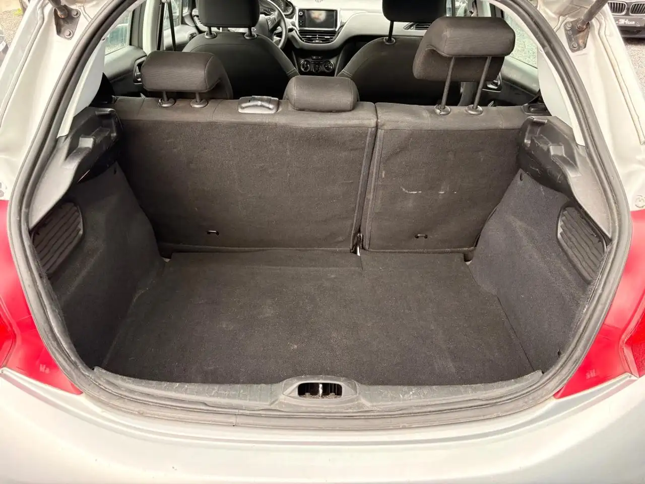Peugeot 208 208 — photo 15