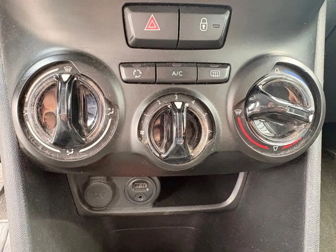 Peugeot 208 208 — photo 14