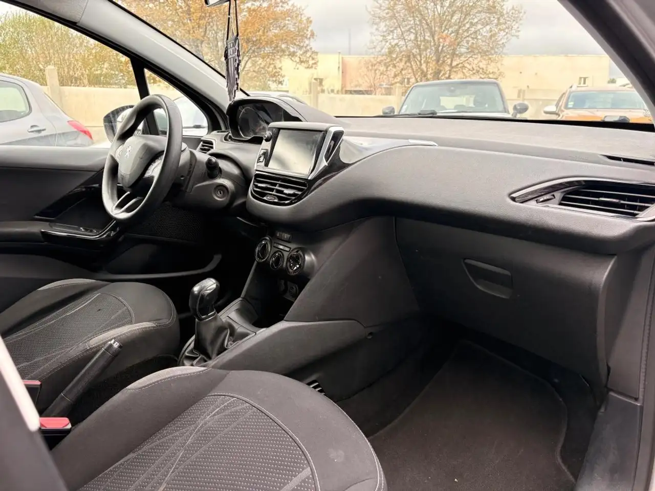 Peugeot 208 208 — photo 9