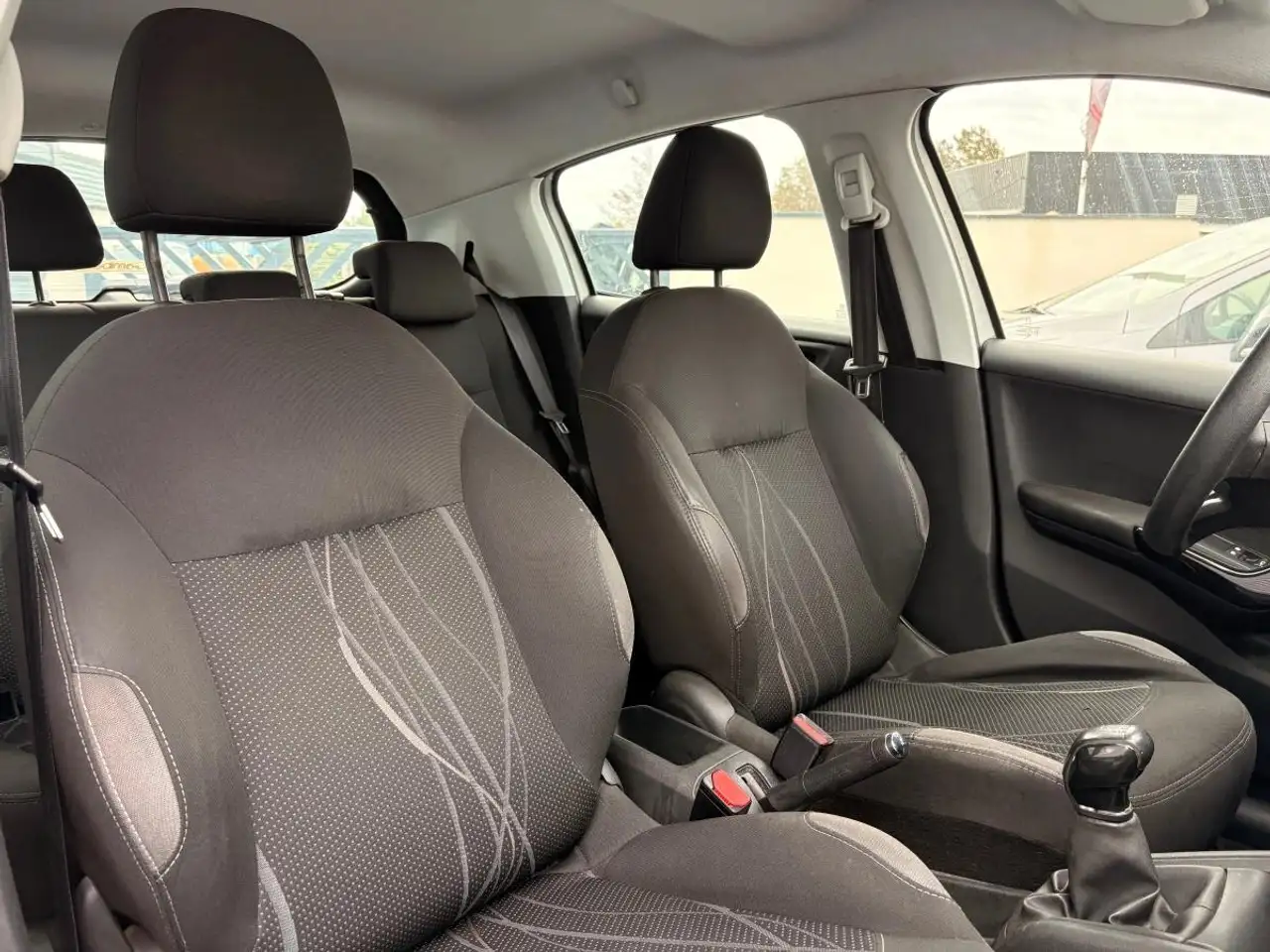 Peugeot 208 208 — photo 11