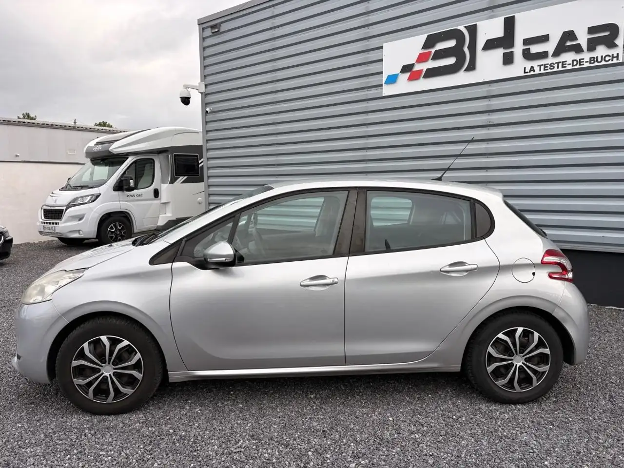 Peugeot 208 208 — photo 3