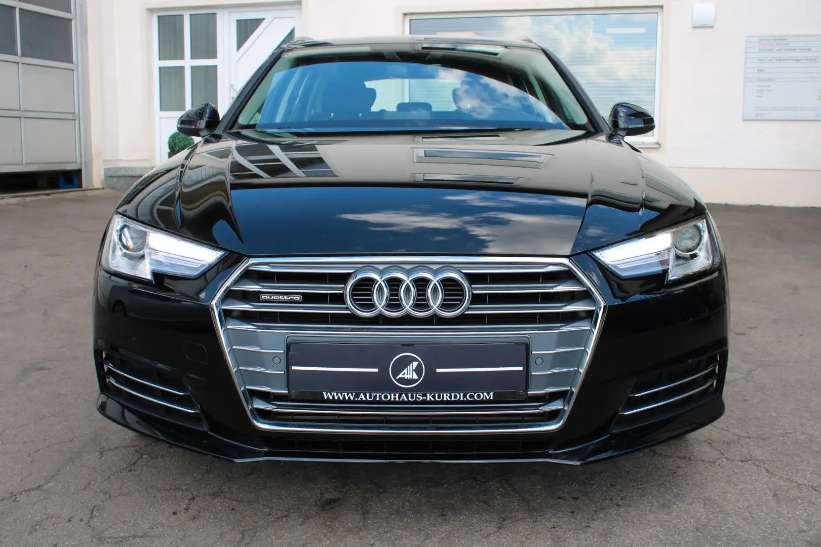 Audi A4 2.0TFSI quattro sport S-Tronic NAVI XENON PDC Zwart - 2