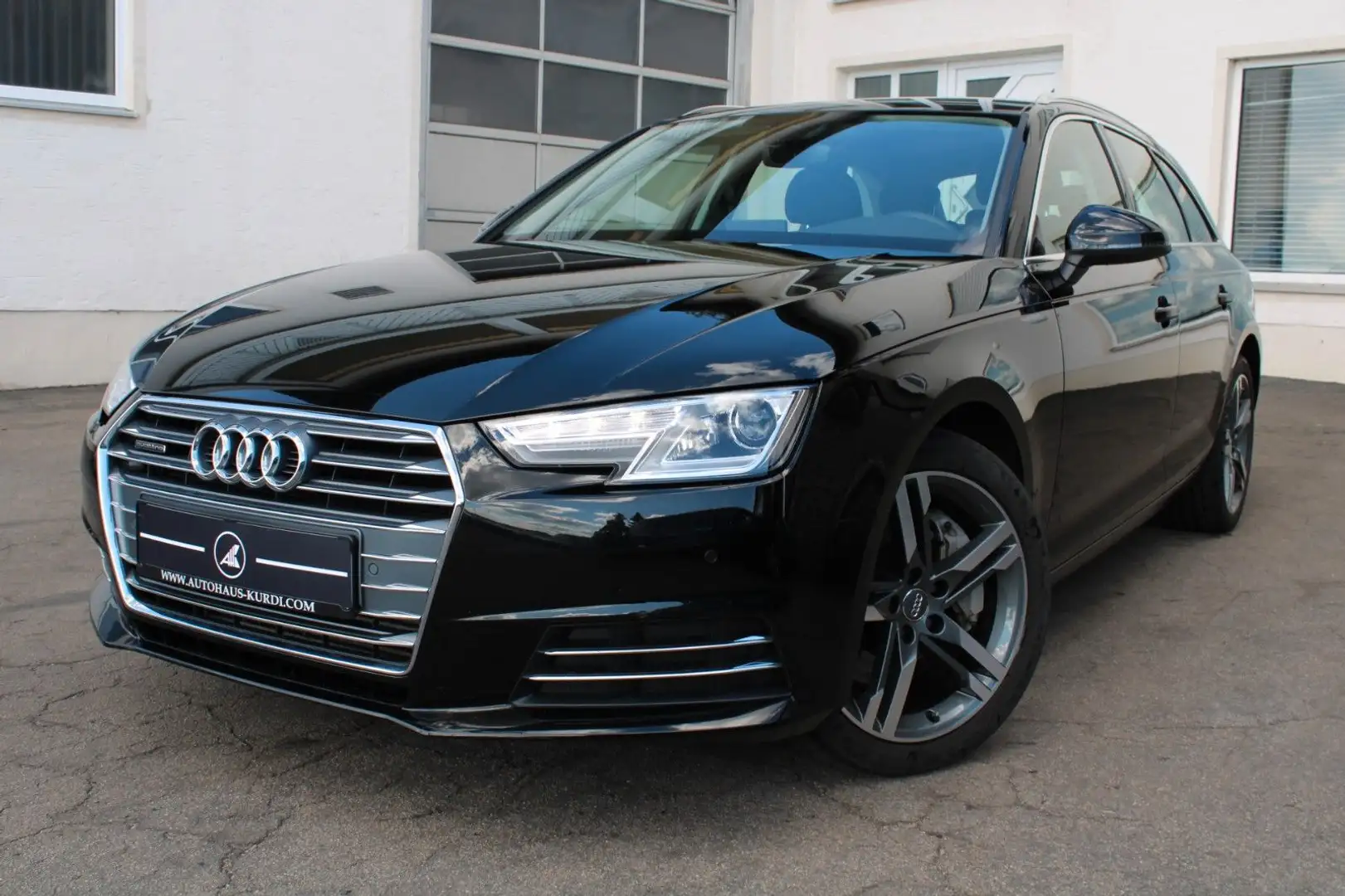 Audi A4 2.0TFSI quattro sport S-Tronic NAVI XENON PDC Zwart - 1