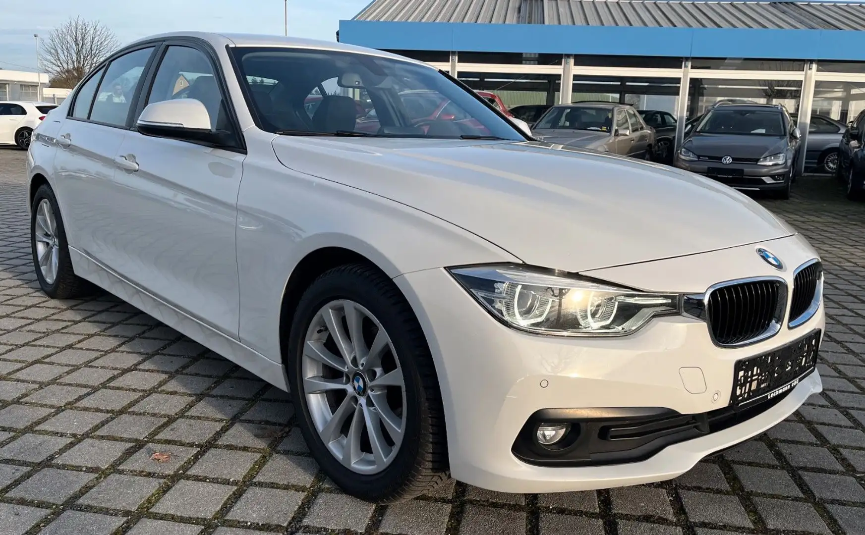 BMW 318 d Lim. LED|Park|SHZ|Navi|RFK Blanco - 1