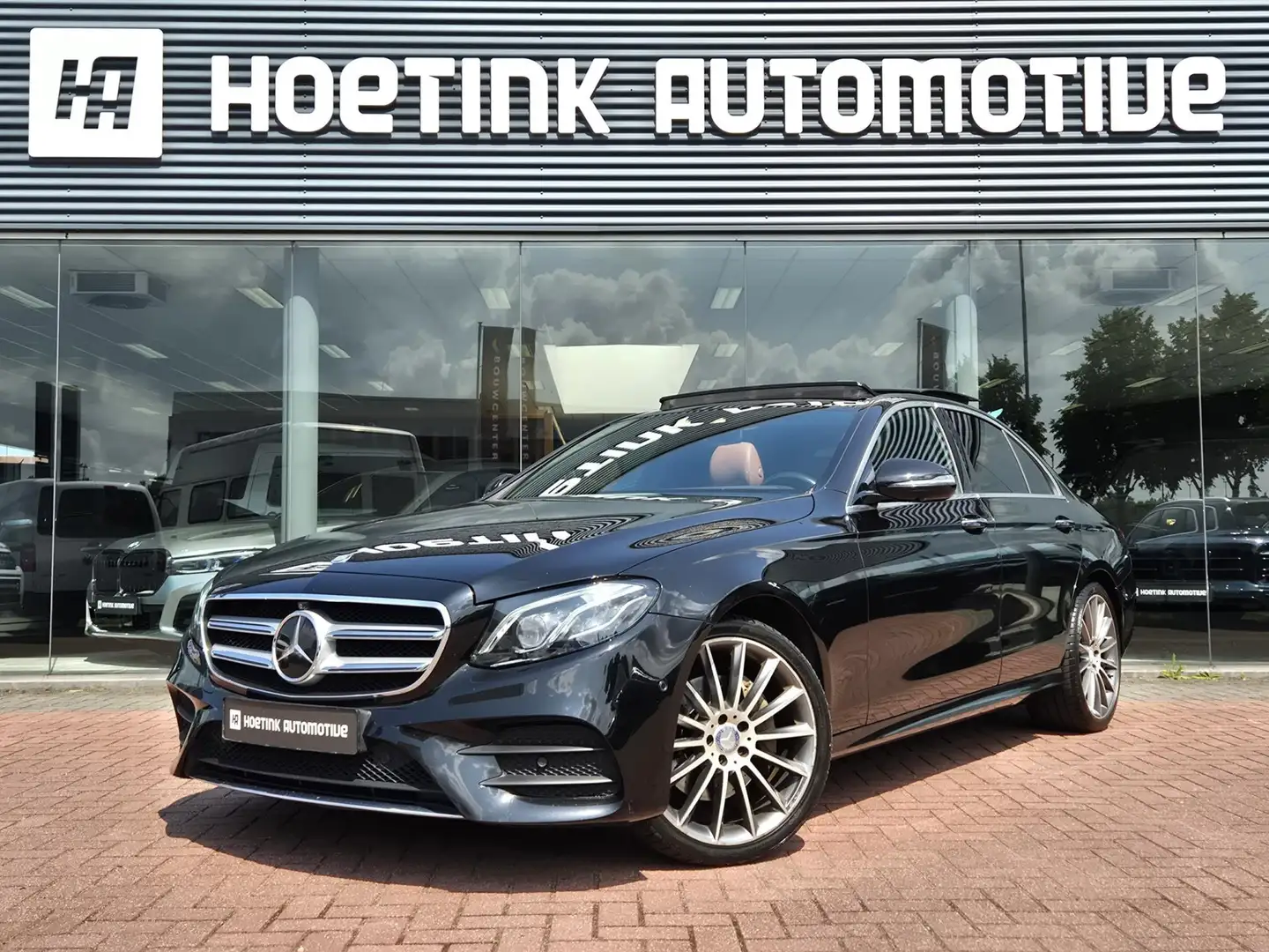 Mercedes-Benz E 200 AMG-Line| Multibeam LED | Pano | HUD | Burmester Černá - 1