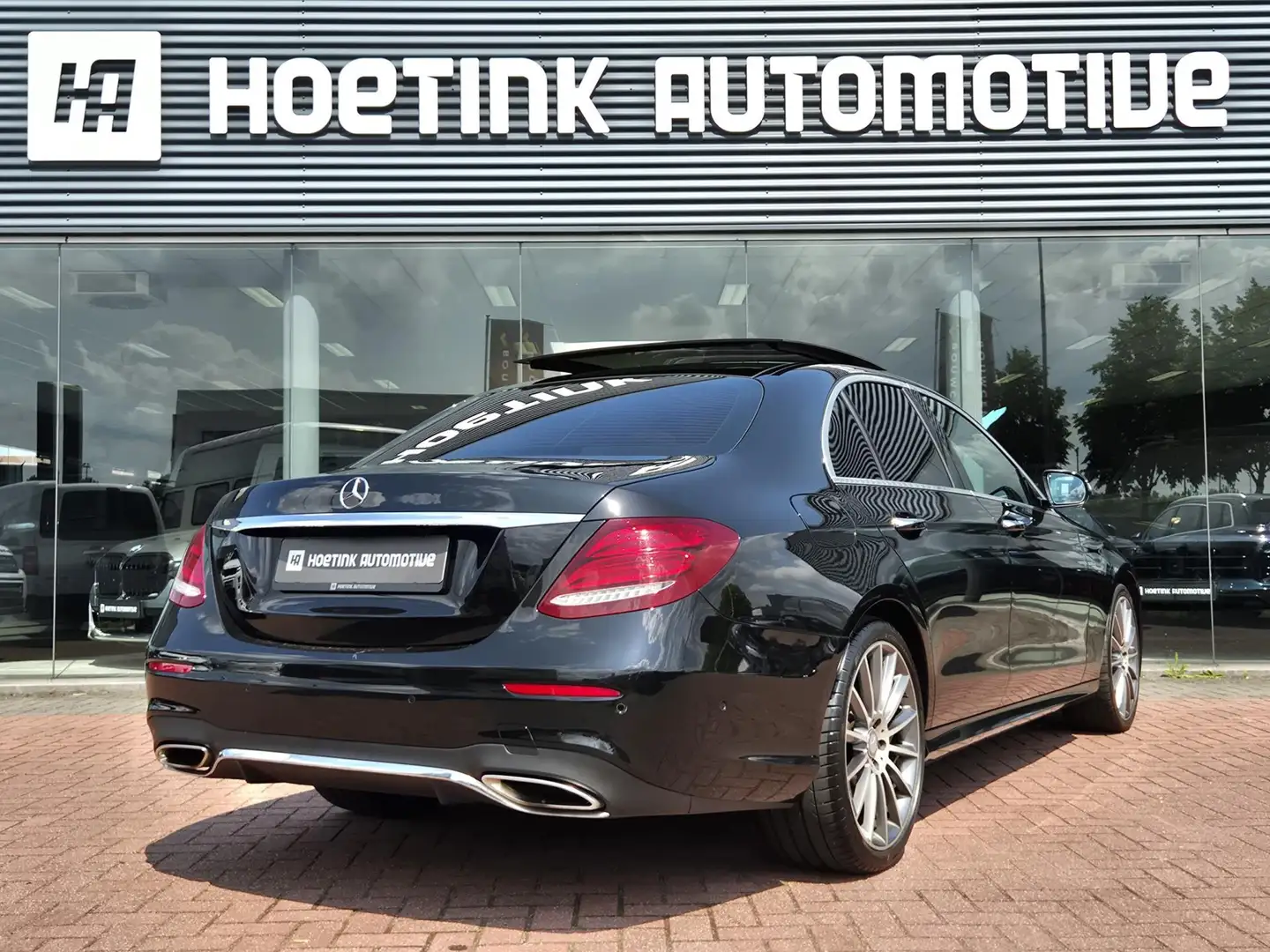 Mercedes-Benz E 200 AMG-Line| Multibeam LED | Pano | HUD | Burmester Černá - 2