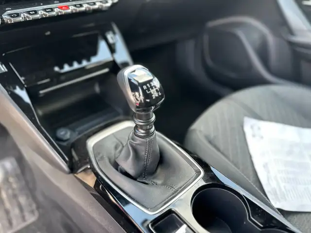 Peugeot 2008 view 15