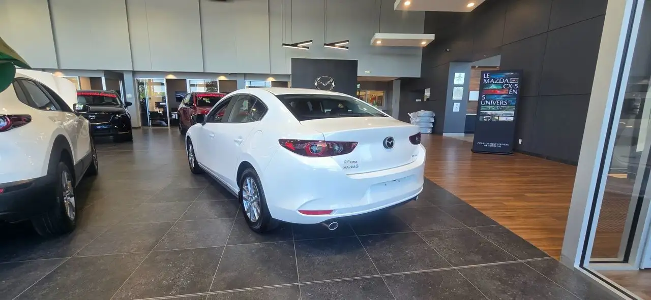 Mazda 3 снимка Mazda 3
