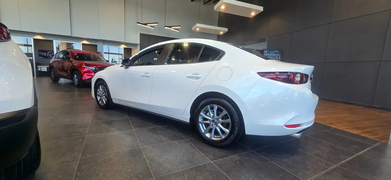 Mazda 3 снимка Mazda 3