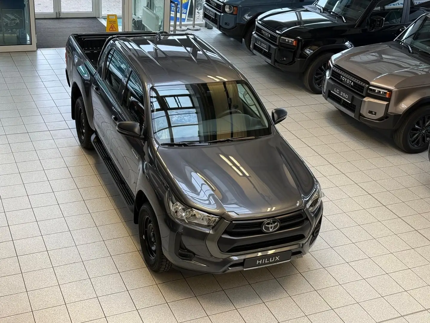Toyota Hilux HILUX 2.8 DOUBLE CAB - KAMERA-SMART KEY-SITZH. Grau - 1