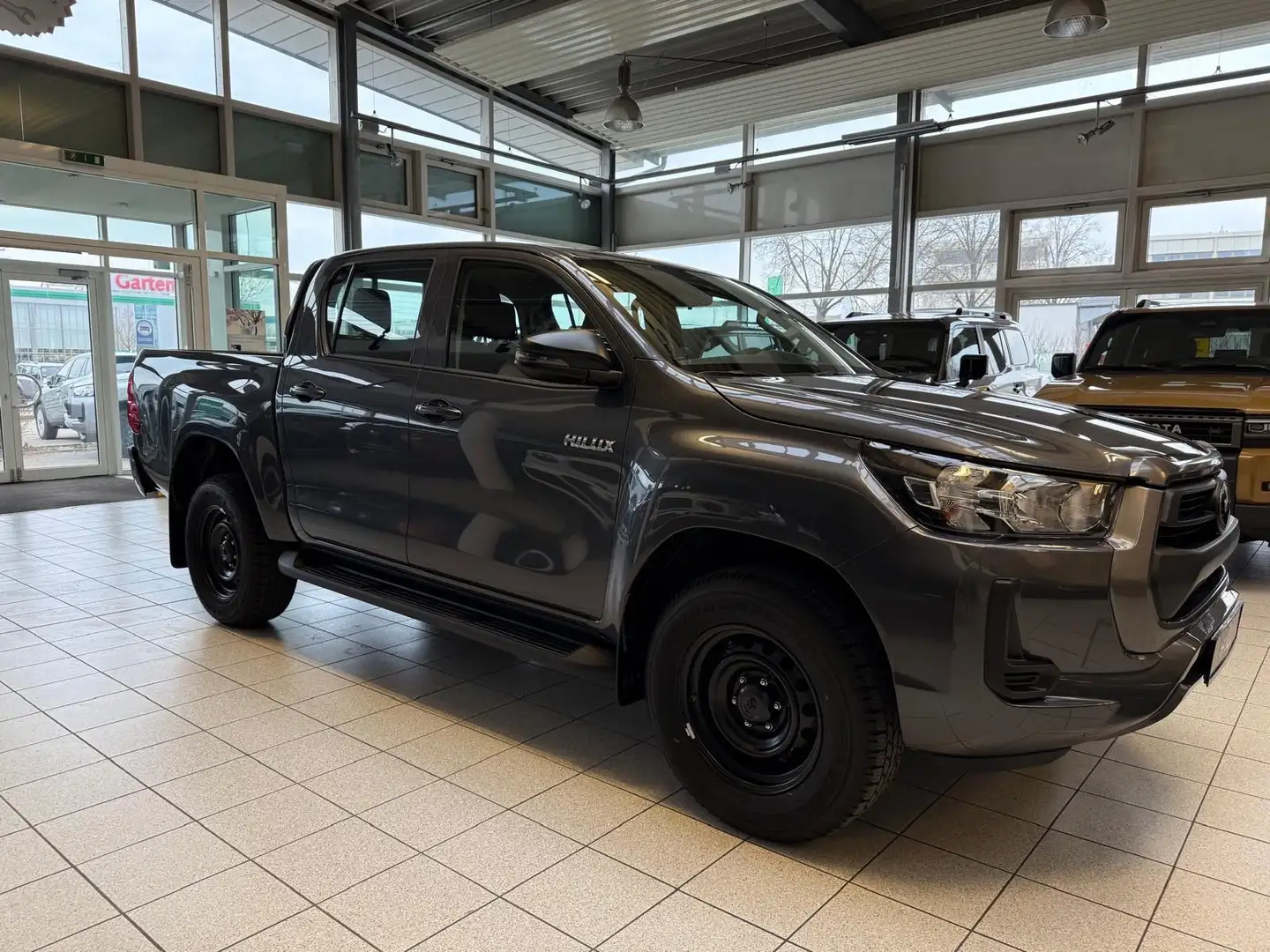 Toyota Hilux HILUX 2.8 DOUBLE CAB - KAMERA-SMART KEY-SITZH. Grau - 2