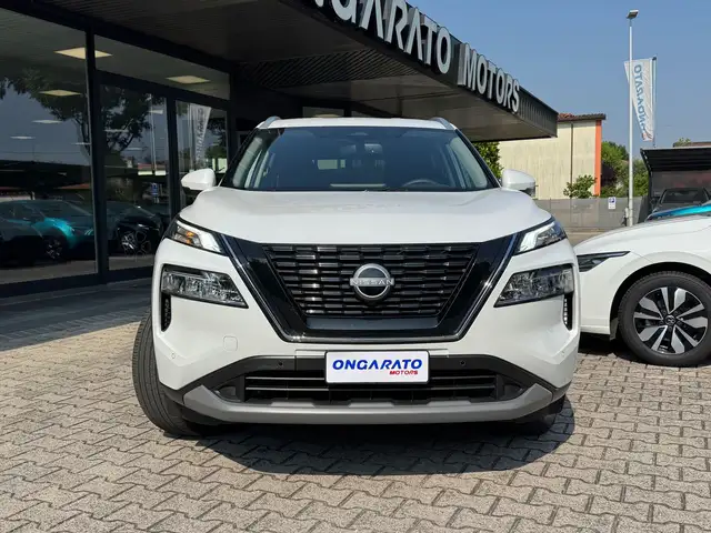 Nissan X-Trail view 3