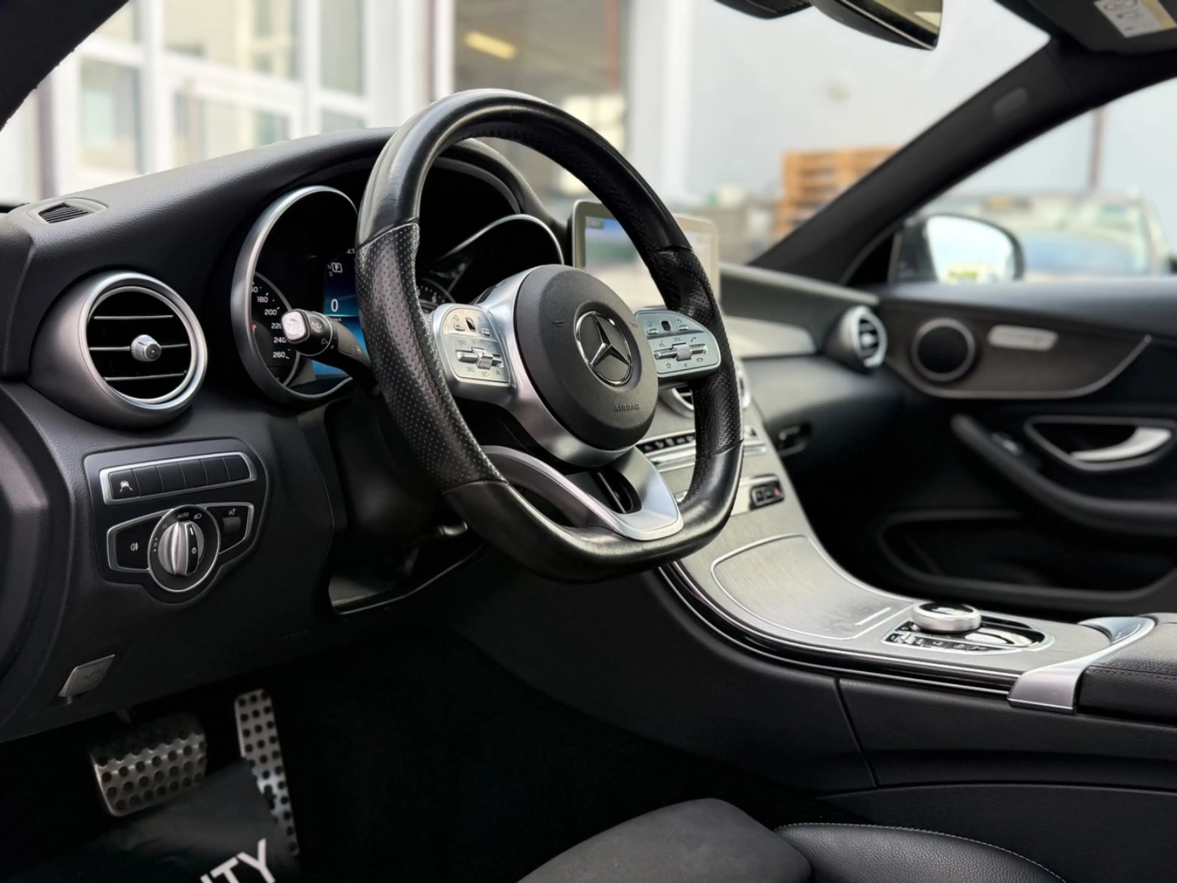 Mercedes-Benz C 300 Coupe 9G AMG *PANO*SPUR*KAMERA*AHK*KEYLESS — photo 7