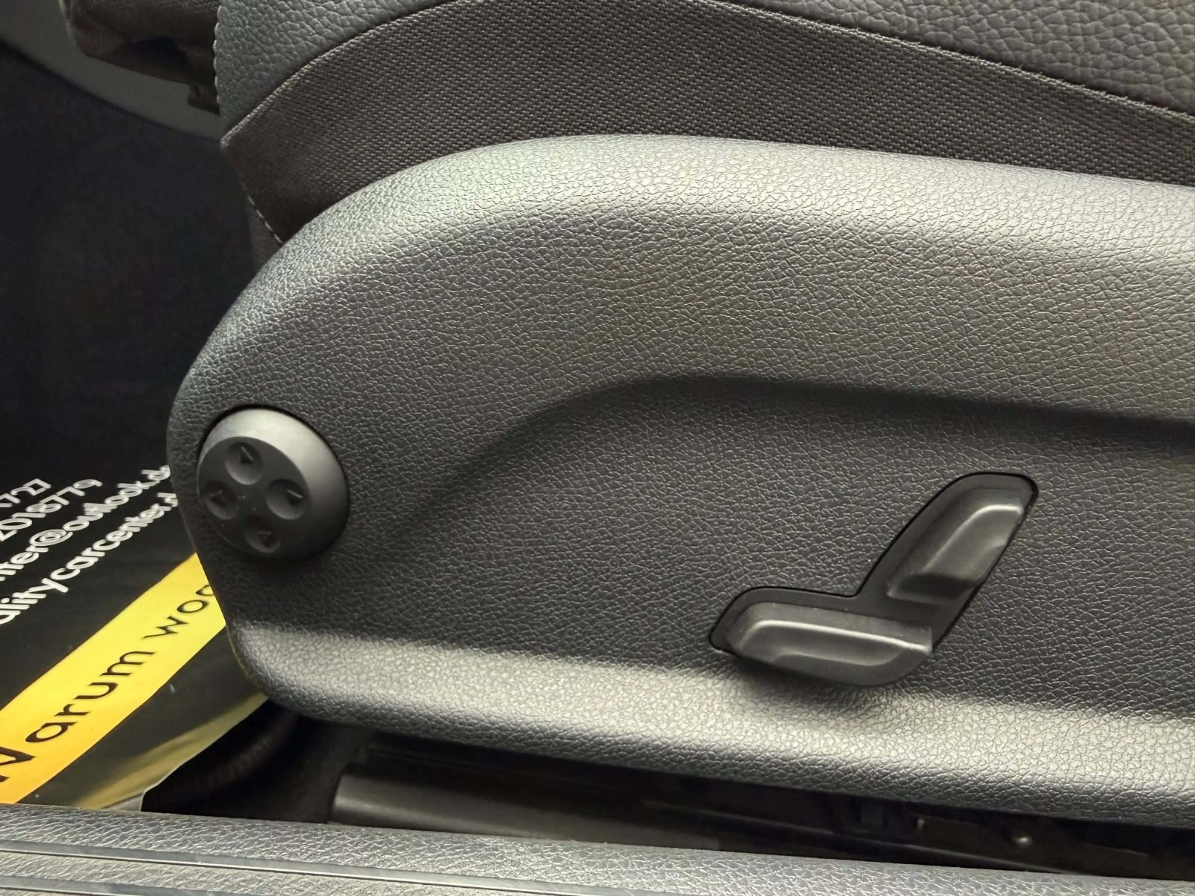 Mercedes-Benz C 300 Coupe 9G AMG *PANO*SPUR*KAMERA*AHK*KEYLESS — photo 13