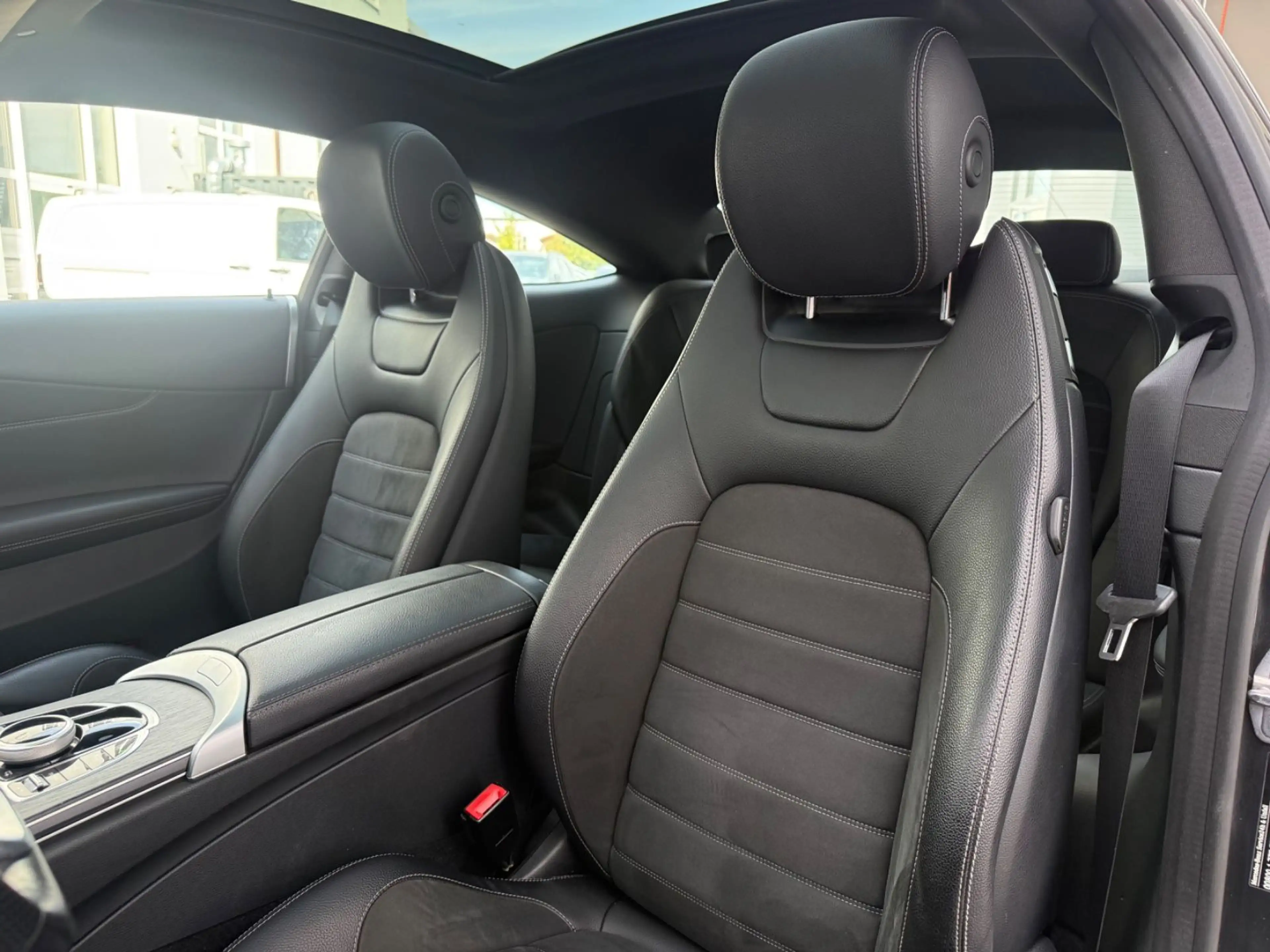 Mercedes-Benz C 300 Coupe 9G AMG *PANO*SPUR*KAMERA*AHK*KEYLESS — photo 15