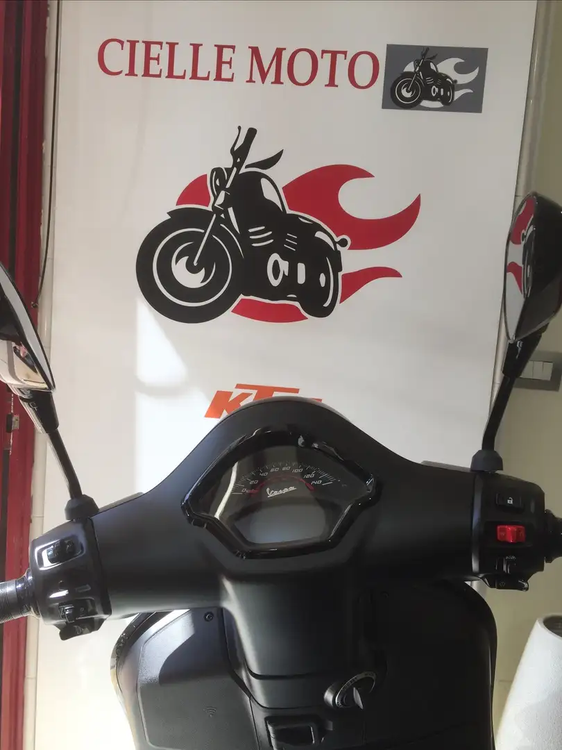 Piaggio GTS 300 GTS hpe 310 Sport Czarny - 2