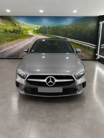 Mercedes-Benz A 180 180d 7G-DCT