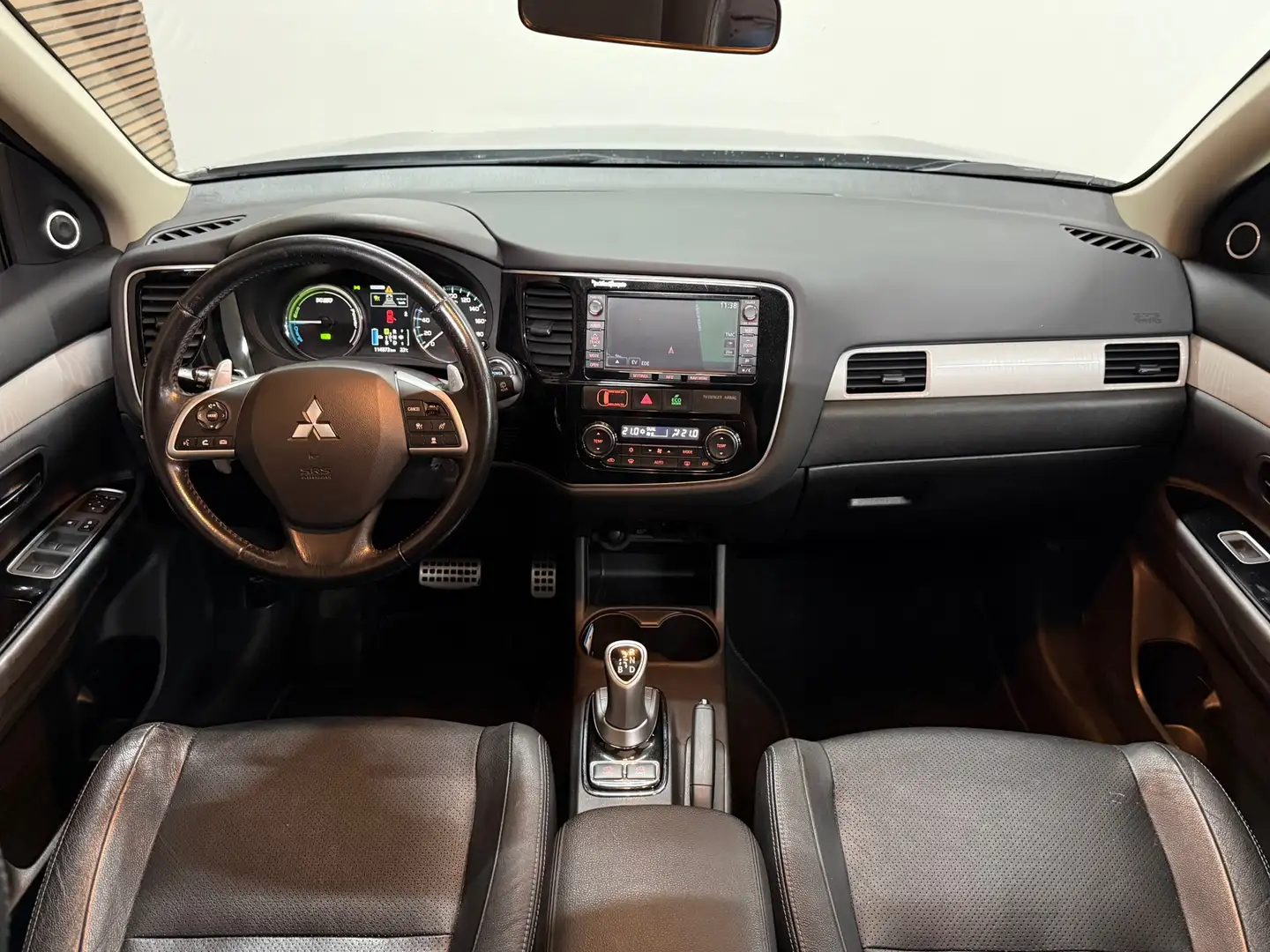Mitsubishi Outlander 2.0 PHEV Instyle+ X-Line | Full Option | Schuifdak Grijs - 2