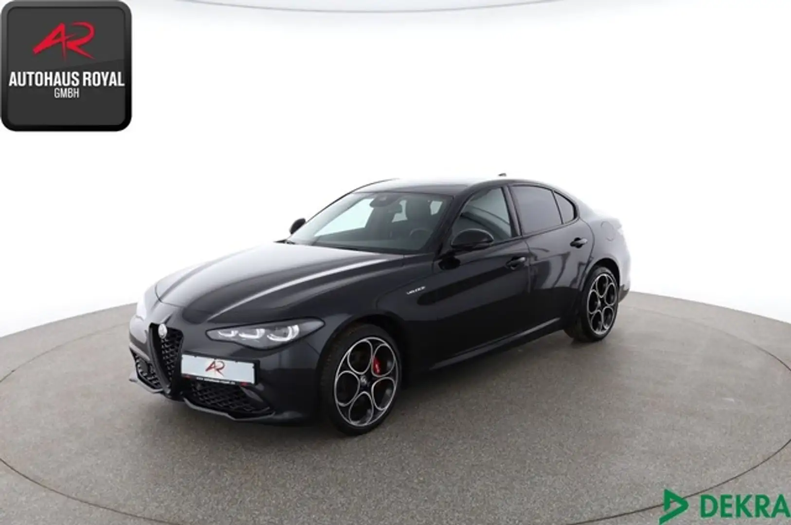 Alfa Romeo Giulia 2.0 TURBO Q4 VELOCE KEYLESSGO,ACC,KAMERA Schwarz - 1