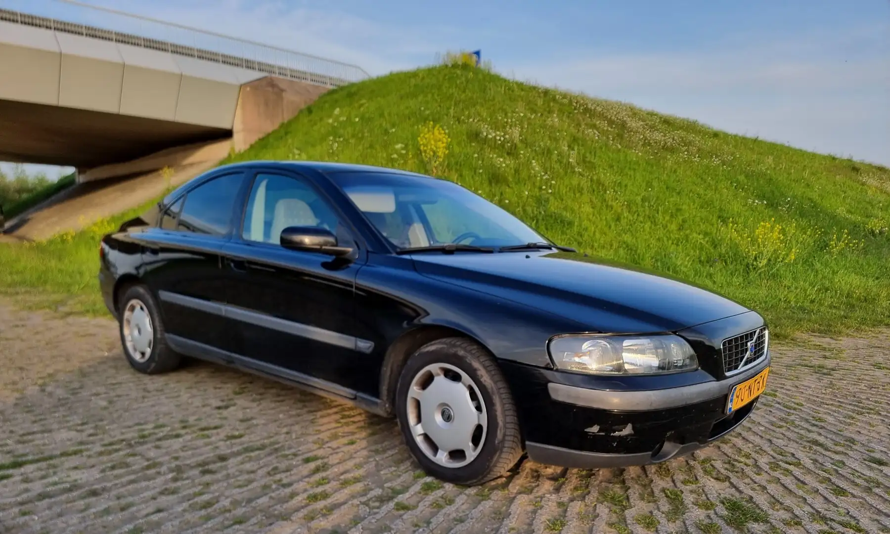Volvo S60 2.4 D Geartronic Black - 1