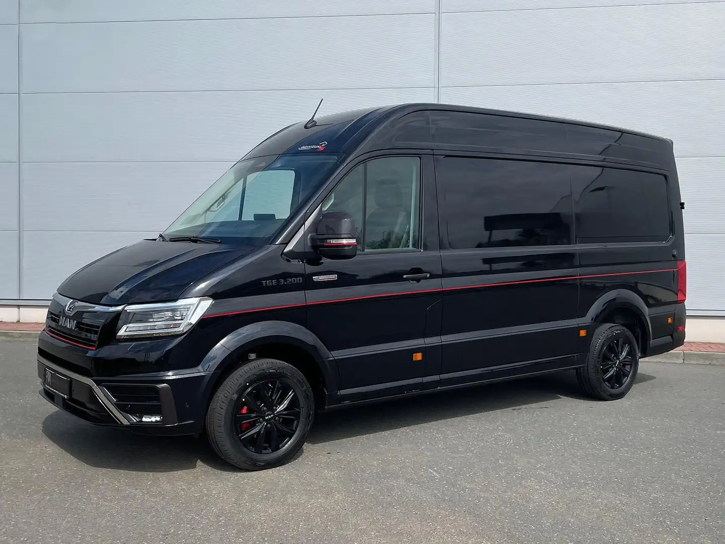 MAN TGE 3.200 L3H3 Kasten 4x4 Individual S ACC STHZ Negro - 1