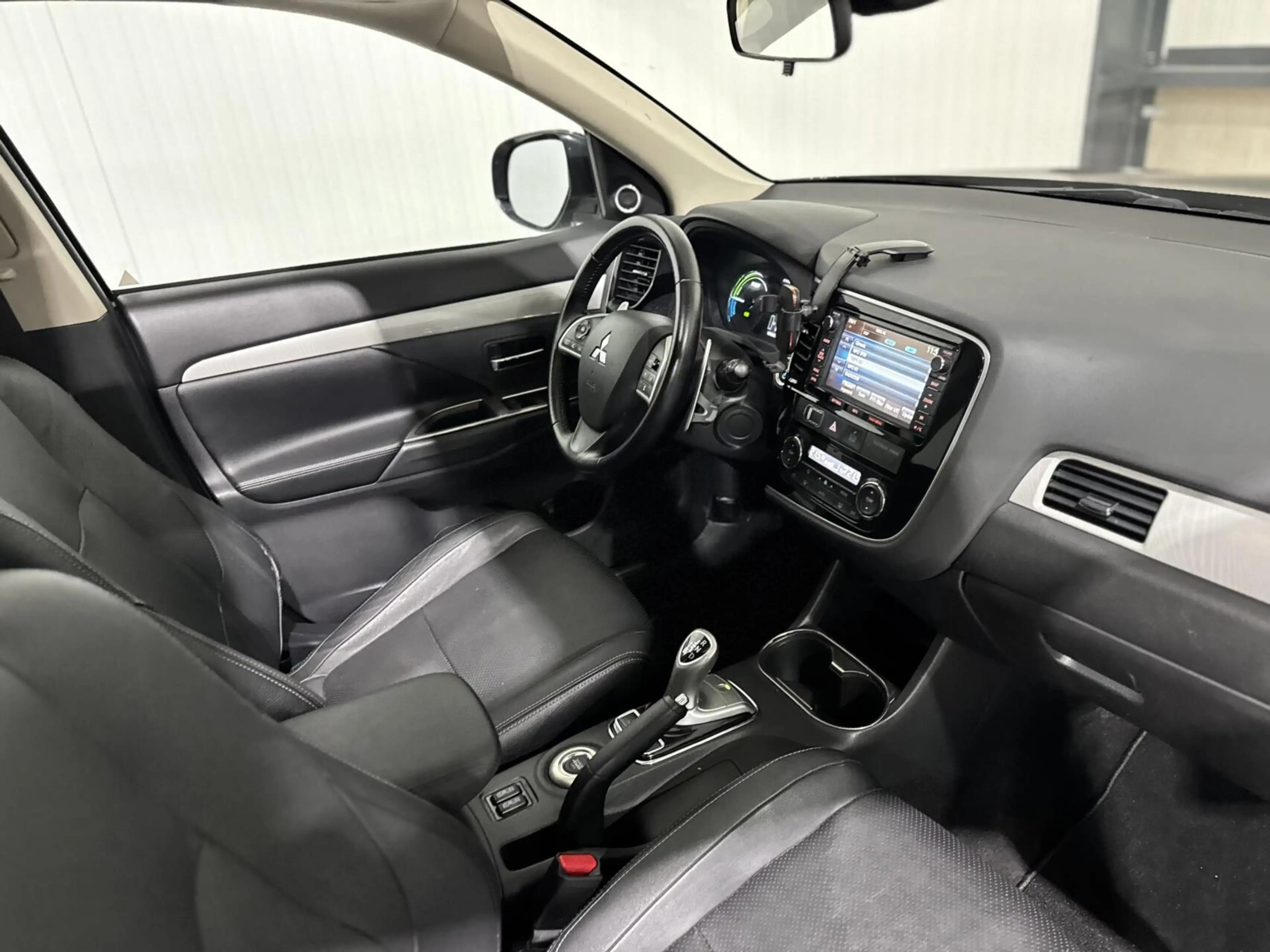 Mitsubishi Outlander 2.0 PHEV Instyle+|TREKHAAK|PANO|ACC| — photo 12