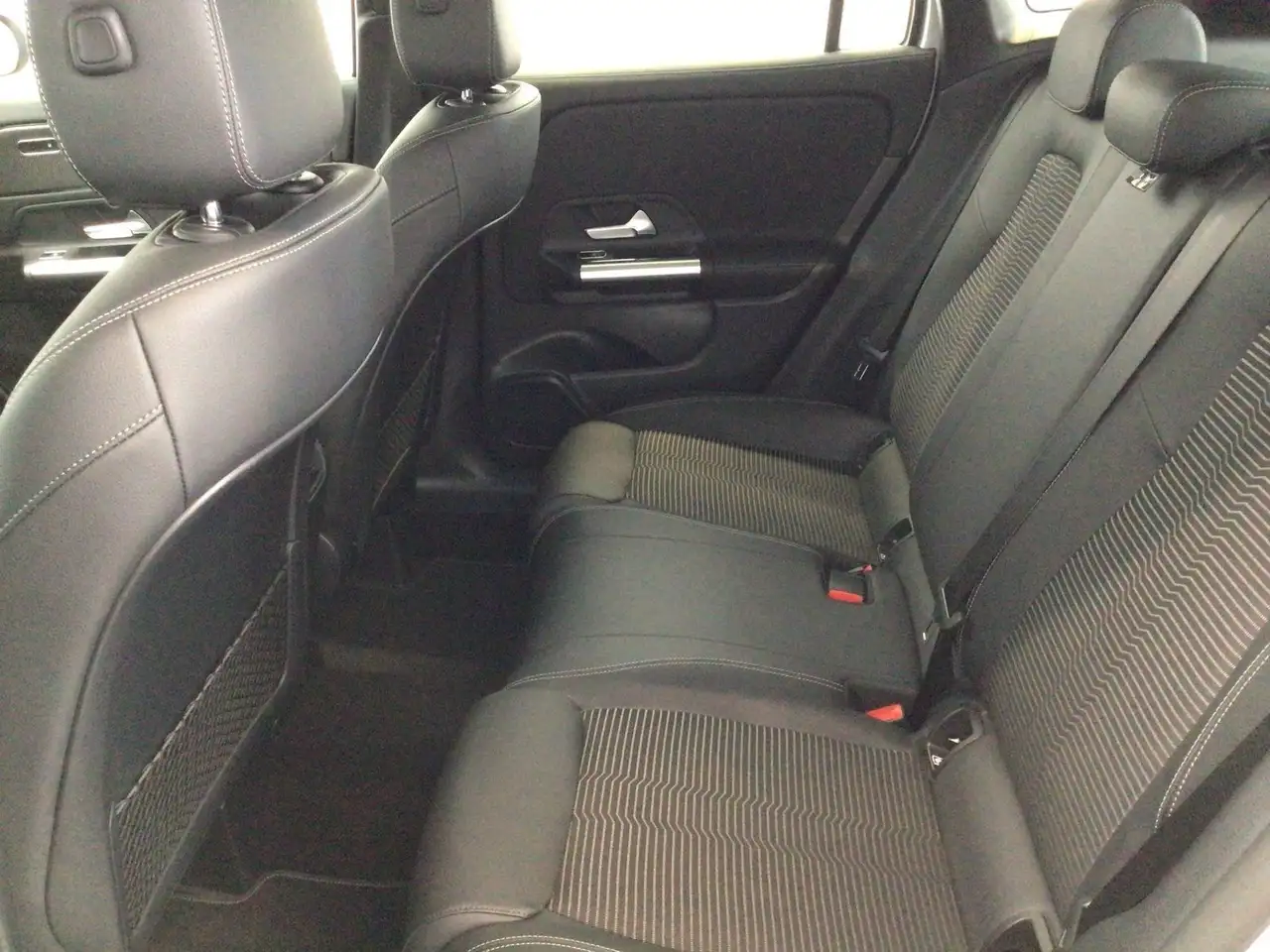Mercedes-Benz GLA PROGRE BUSI MBUX+ SHZ KAMERA AHK LED DAB, миниатюра 14
