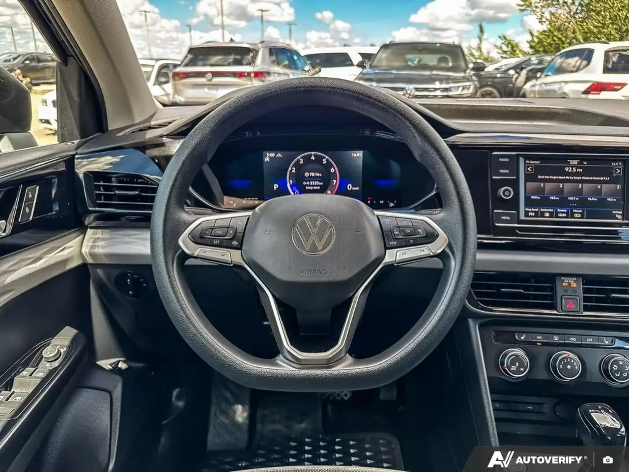 Volkswagen Taos photo Volkswagen Taos