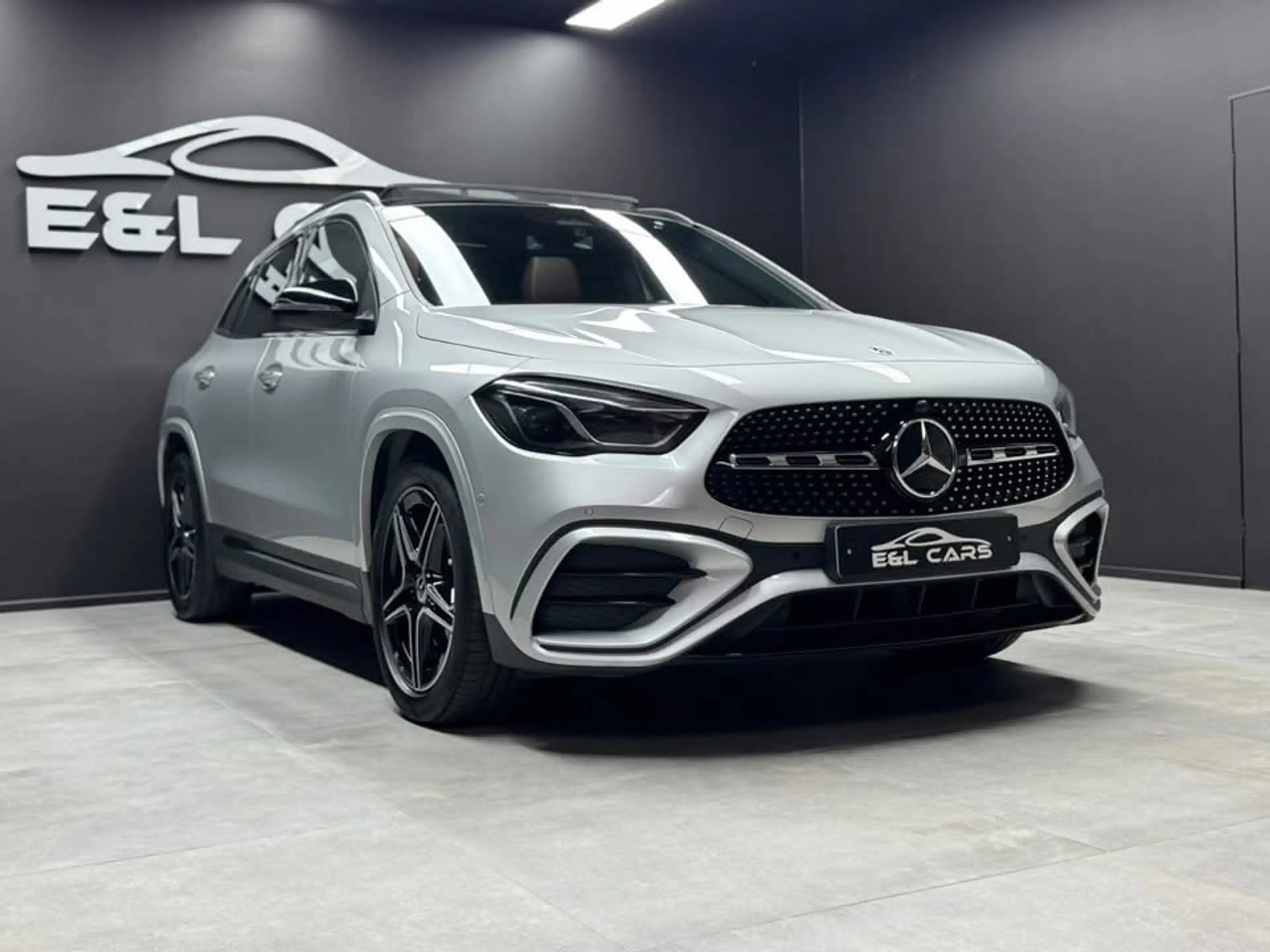 Mercedes-Benz GLA 180 GLA 180 d AMG Line **12 mois de garantie** — photo 3
