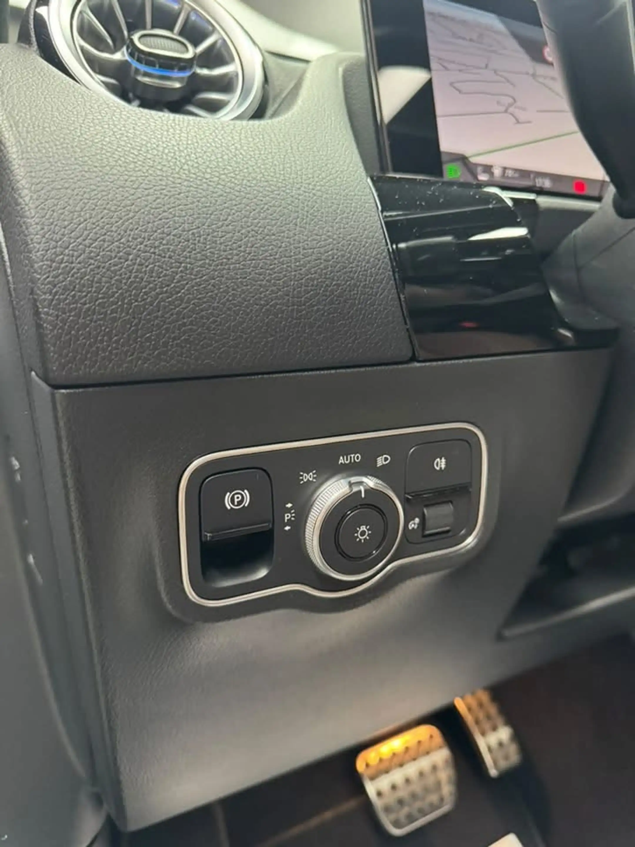 Mercedes-Benz GLA 180 GLA 180 d AMG Line **12 mois de garantie** — photo 12