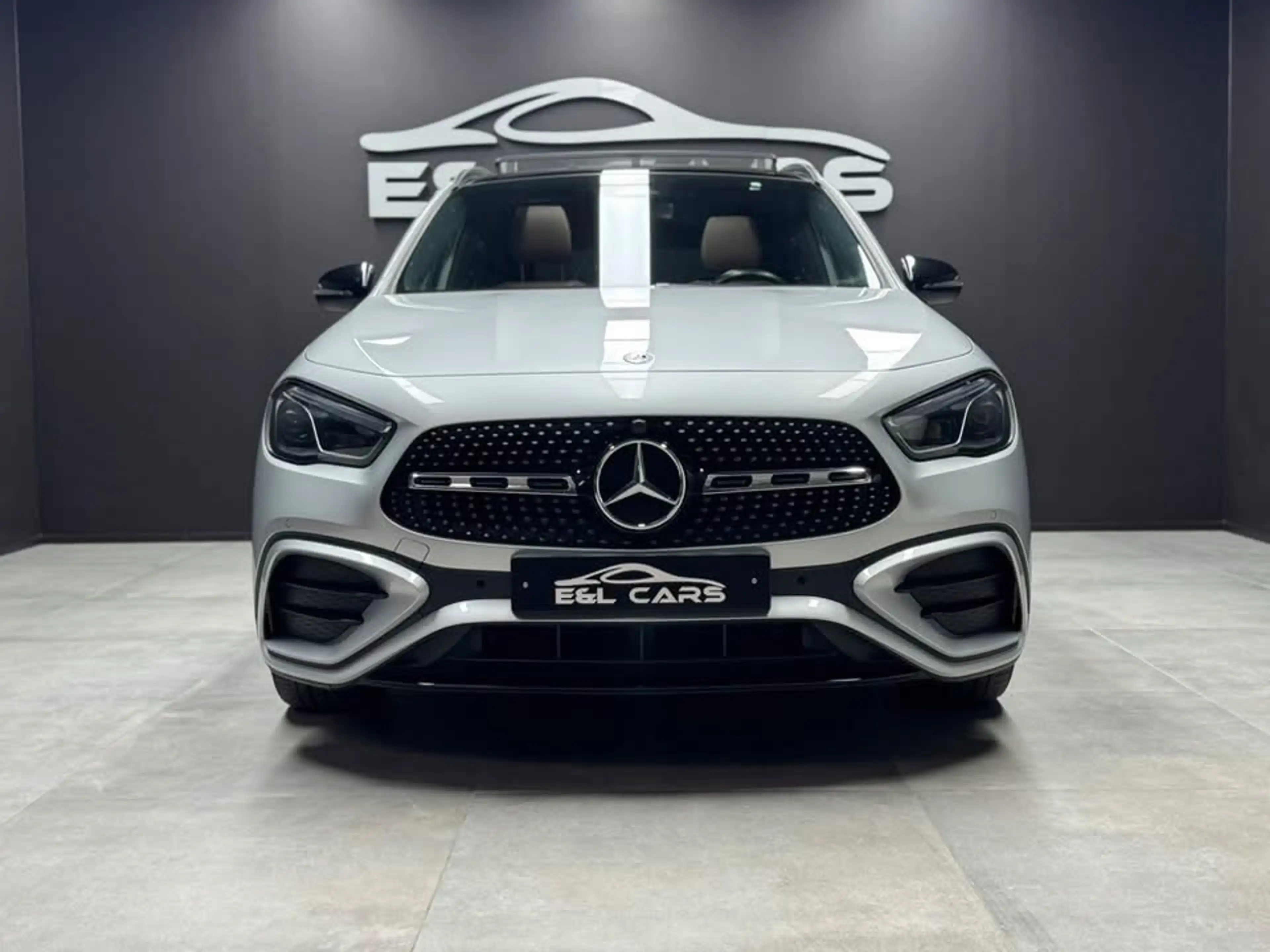 Mercedes-Benz GLA 180 GLA 180 d AMG Line **12 mois de garantie** — photo 2
