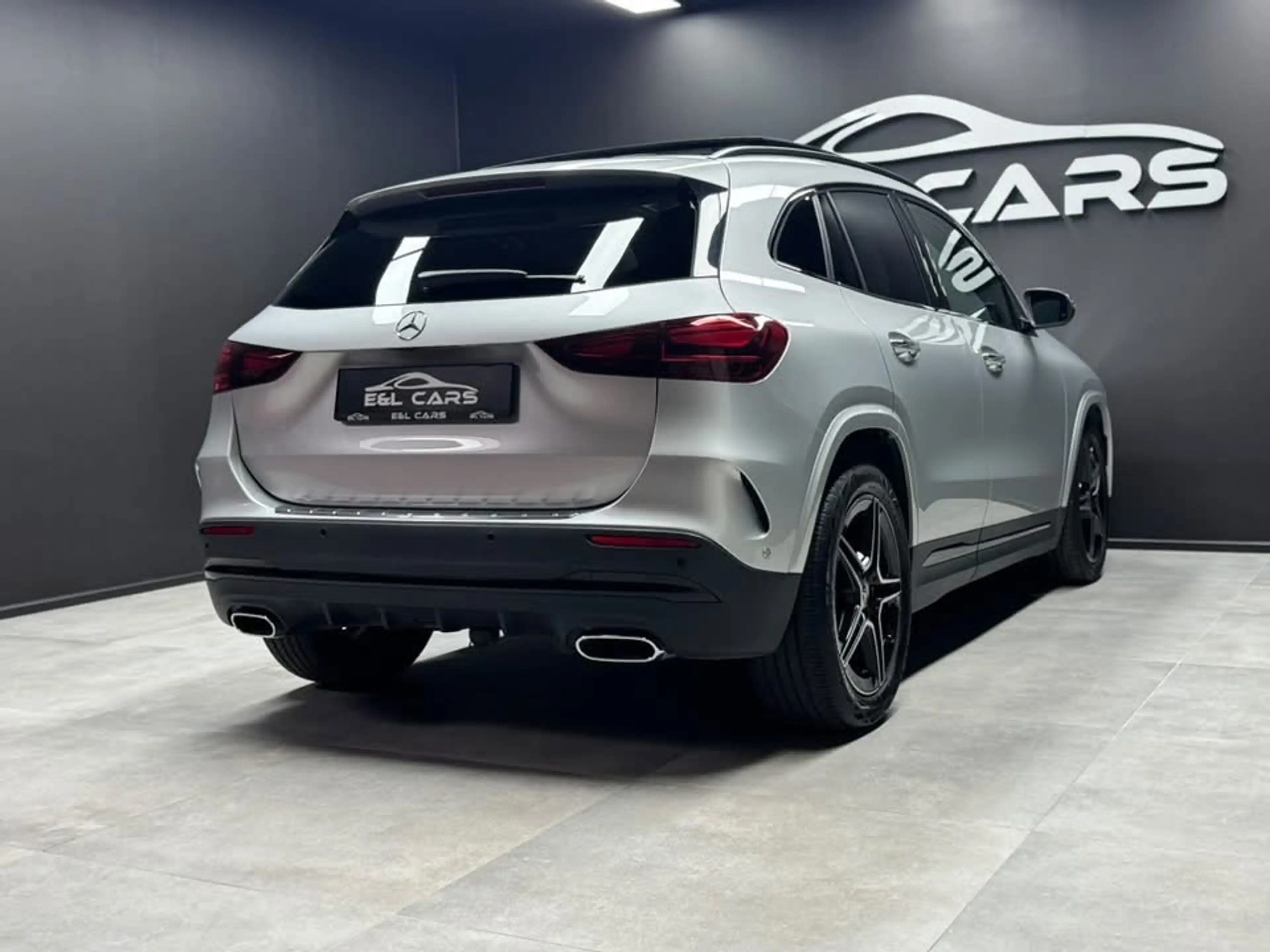 Mercedes-Benz GLA 180 GLA 180 d AMG Line **12 mois de garantie** — photo 4