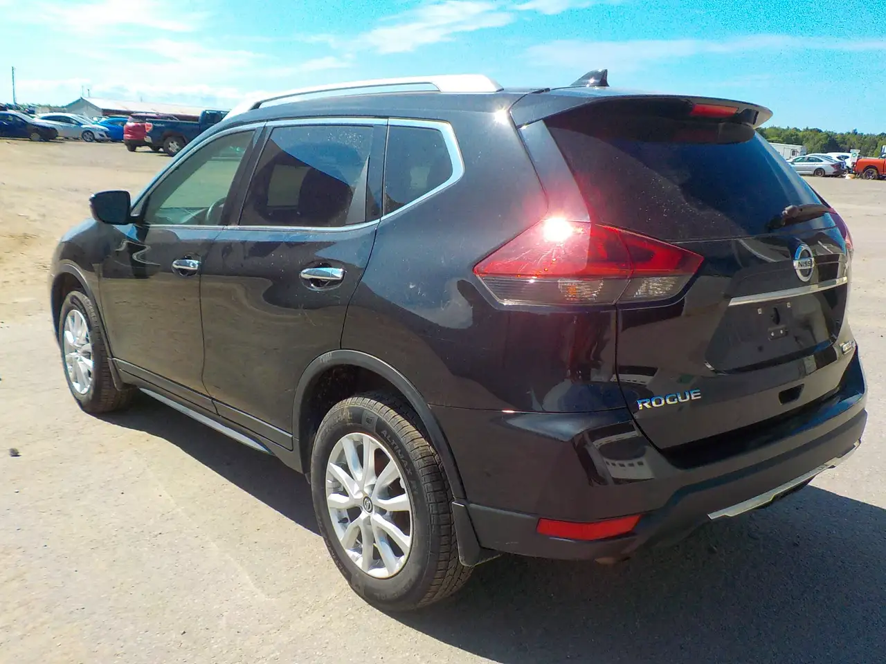 Nissan Rogue снимка Nissan Rogue
