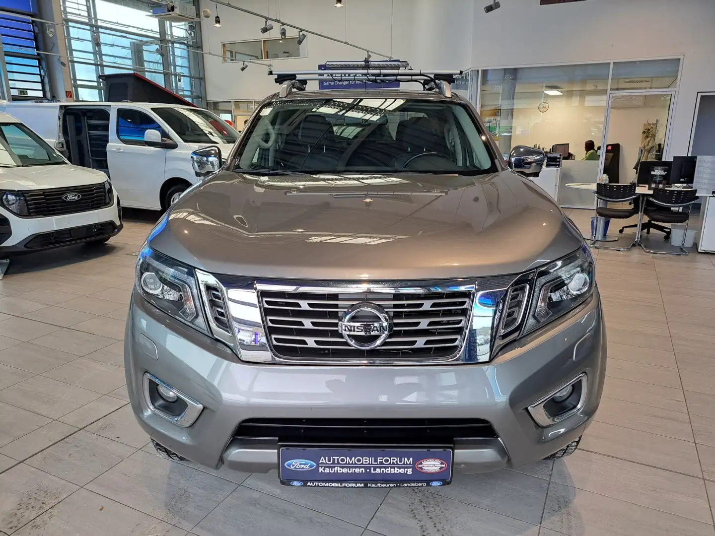 Nissan Navara NP300 4x4 2.3 dCi Tekna LED AHK Navi Gris - 2