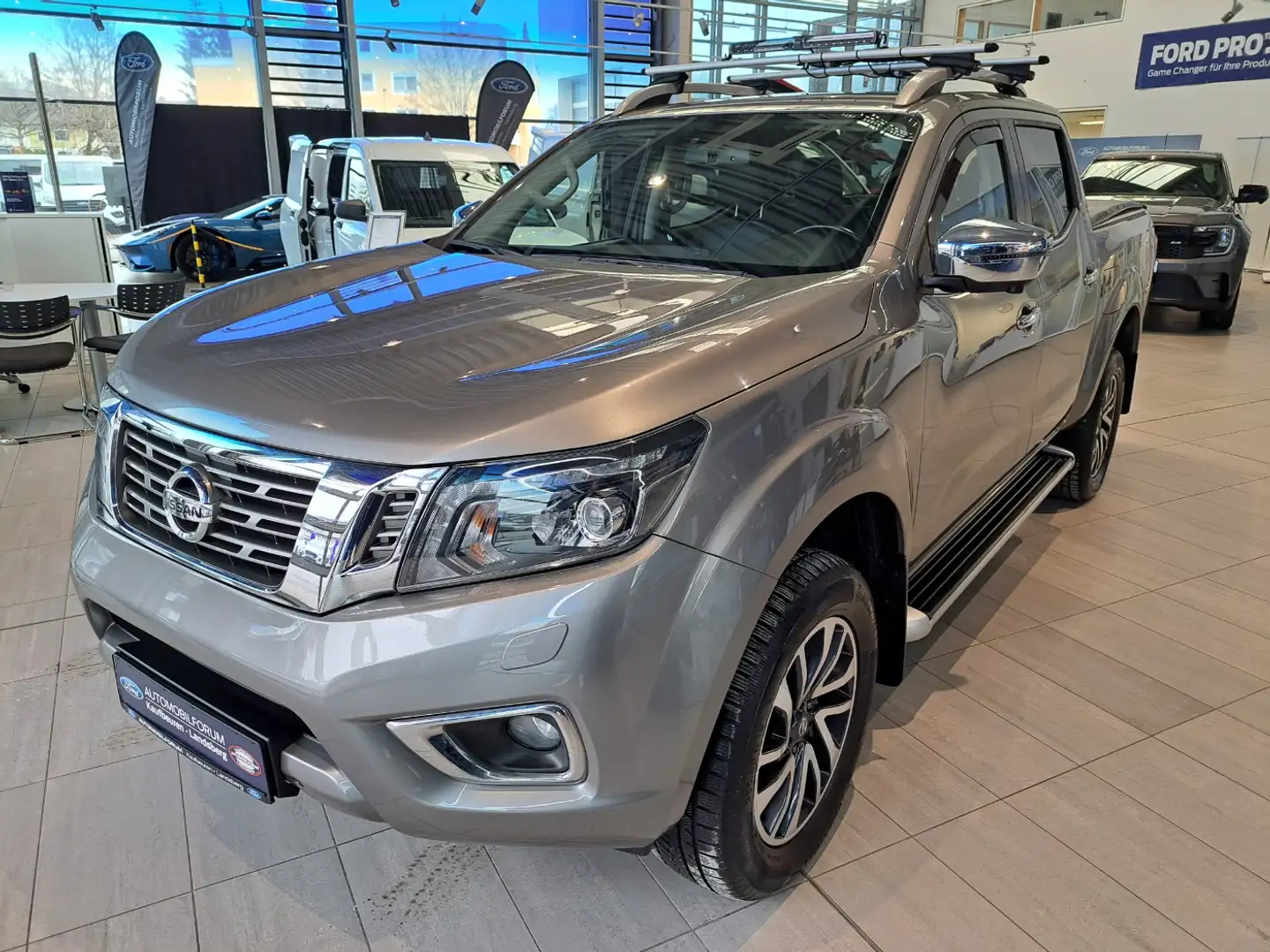 Nissan Navara NP300 4x4 2.3 dCi Tekna LED AHK Navi Gris - 1
