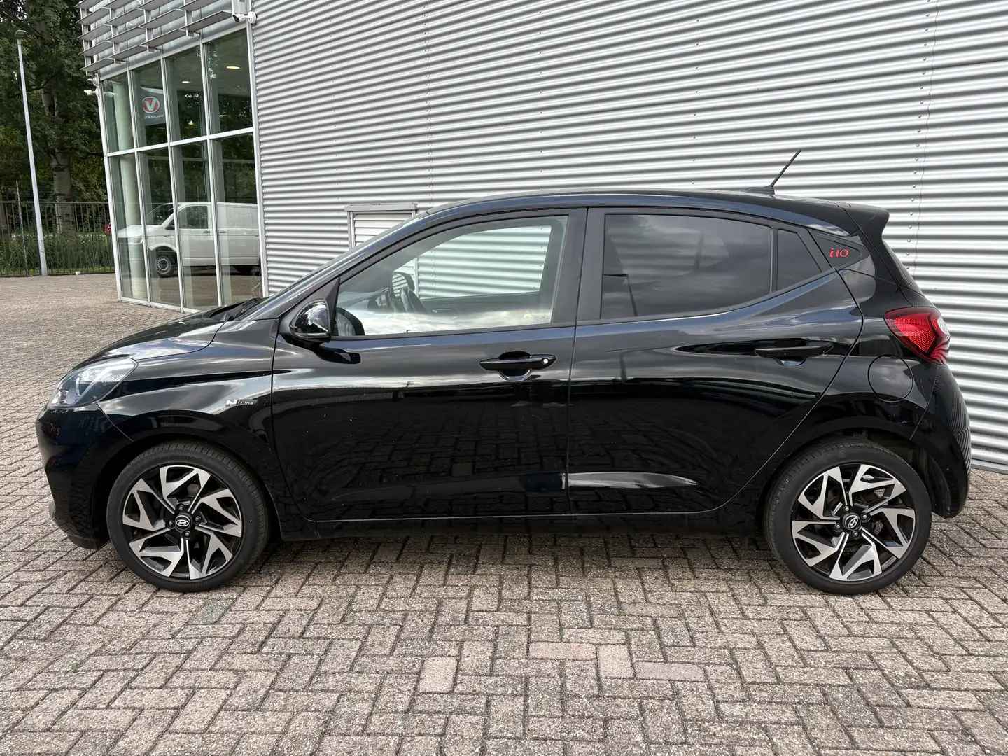 Hyundai i10 1.0 T-GDI N Line 5-zits | Sensoren | Navigatie | C Zwart - 2