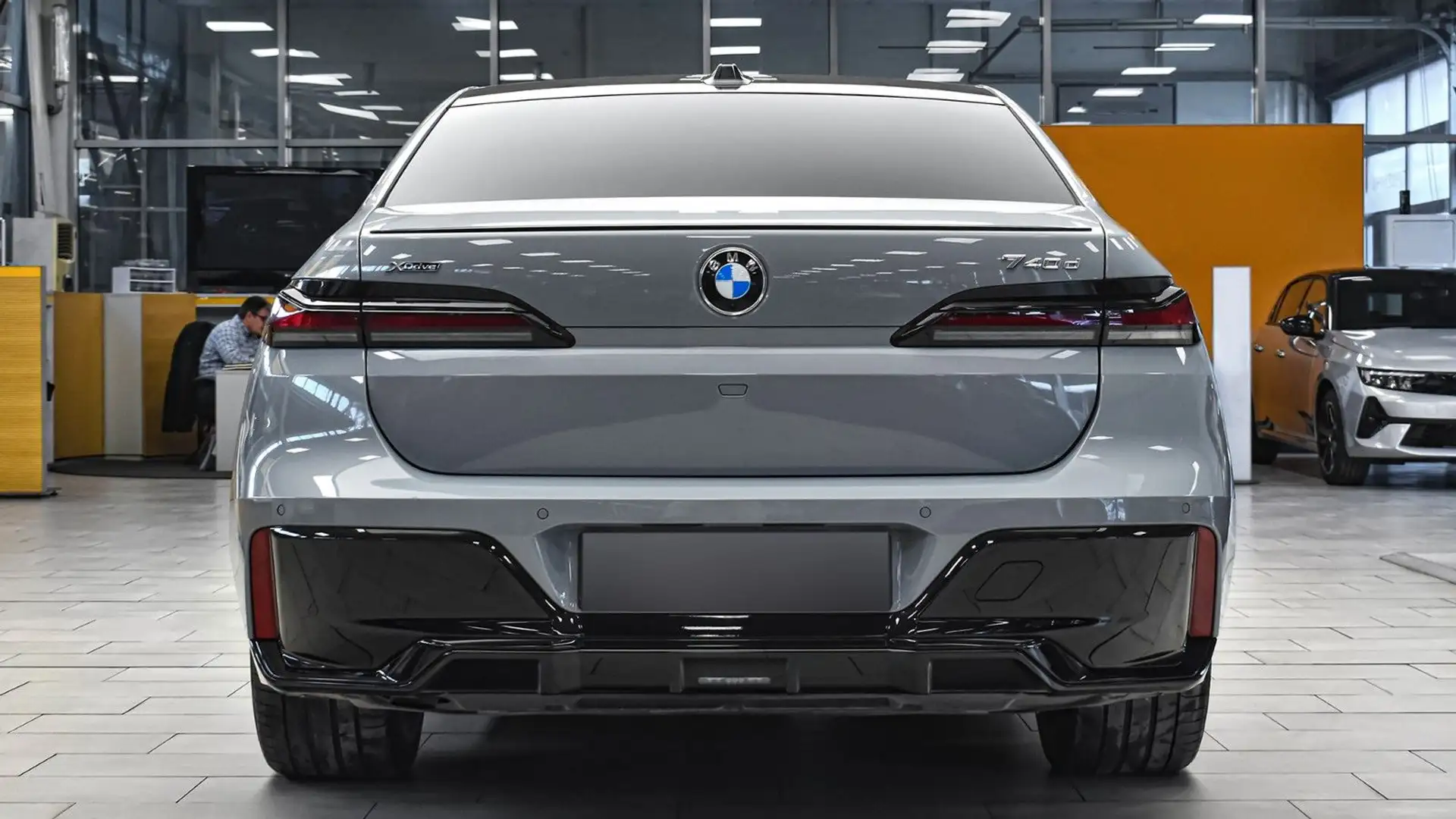BMW 740 d xDrive M Sport Mild Hybrid Sportautomatic Grau - 2