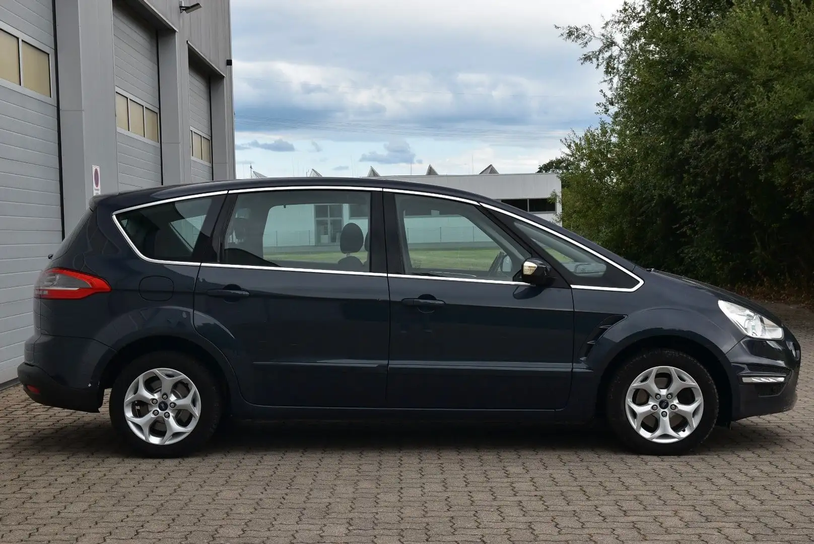 Ford S-Max Titanium 7-Sitzer/SHZ/Klima/8-fach/TÜV neu Grau - 2