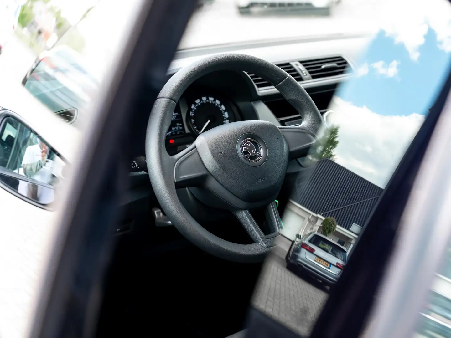 Skoda Fabia Combi 1.0 MPI Active | Airco | Origineel Nederland Noir - 2